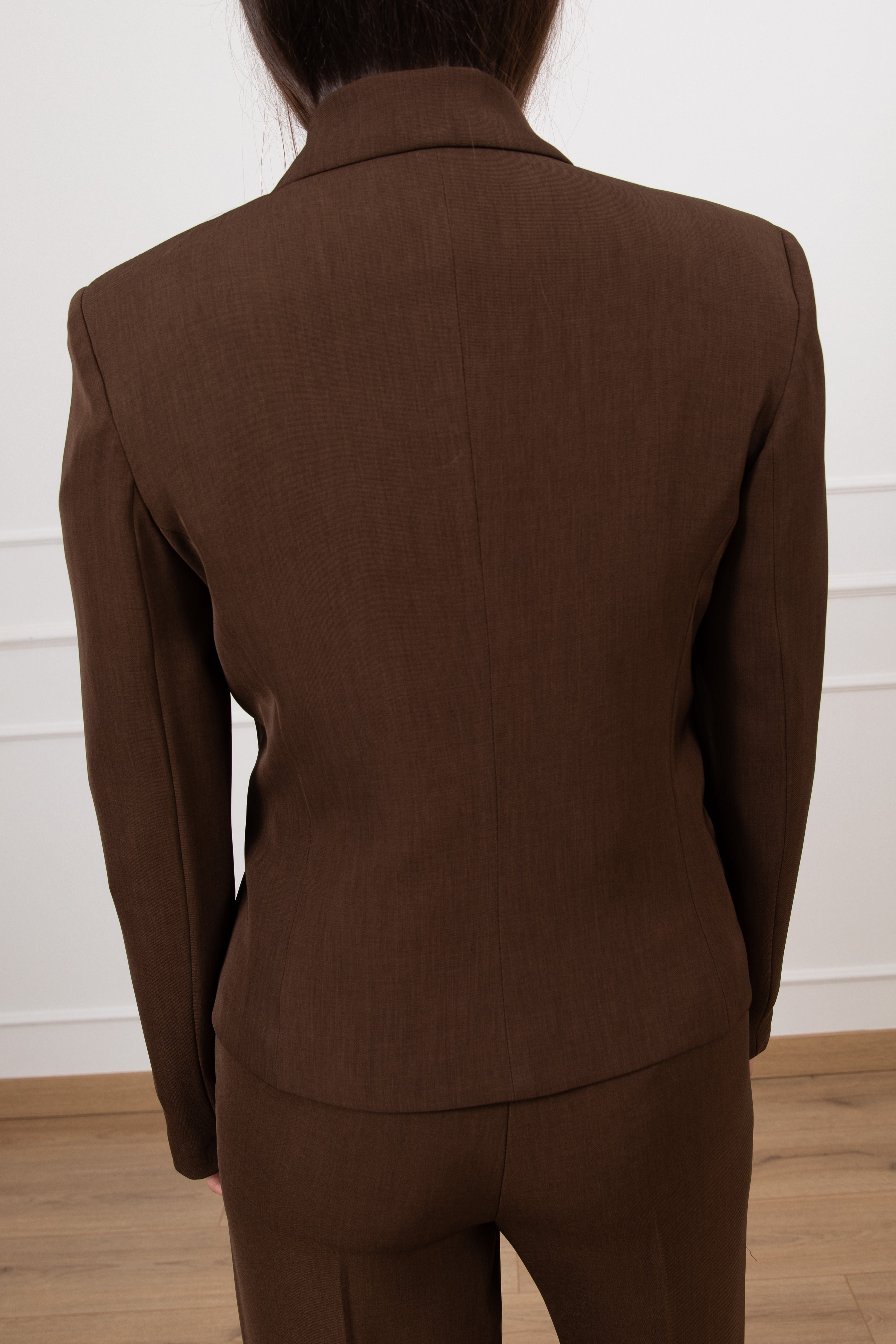 Giacca bottone spostato in tessuto fluido Tensione IN