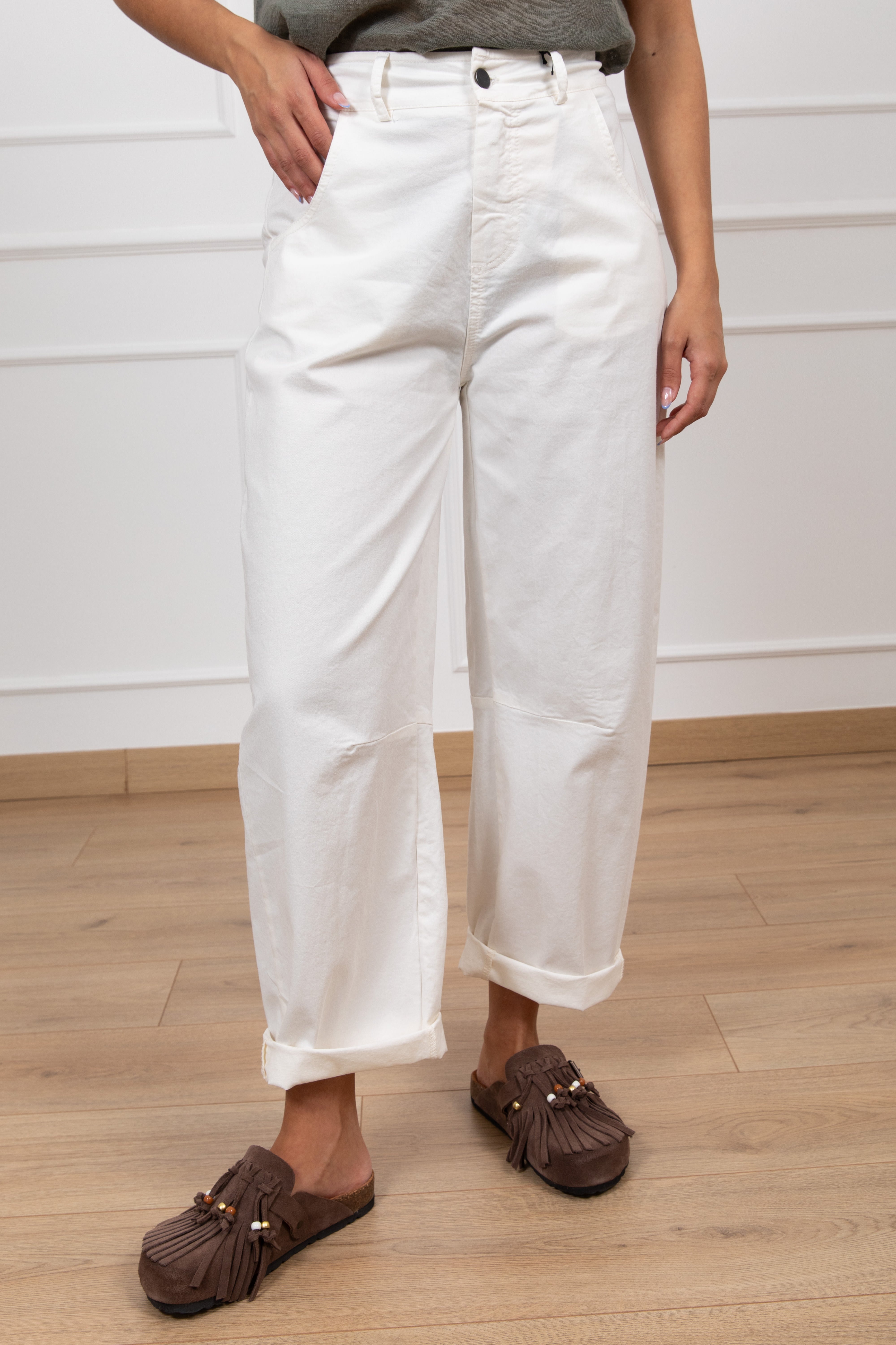 Pantalone carrot-fit in cotone con elastico sul retro Tensione IN