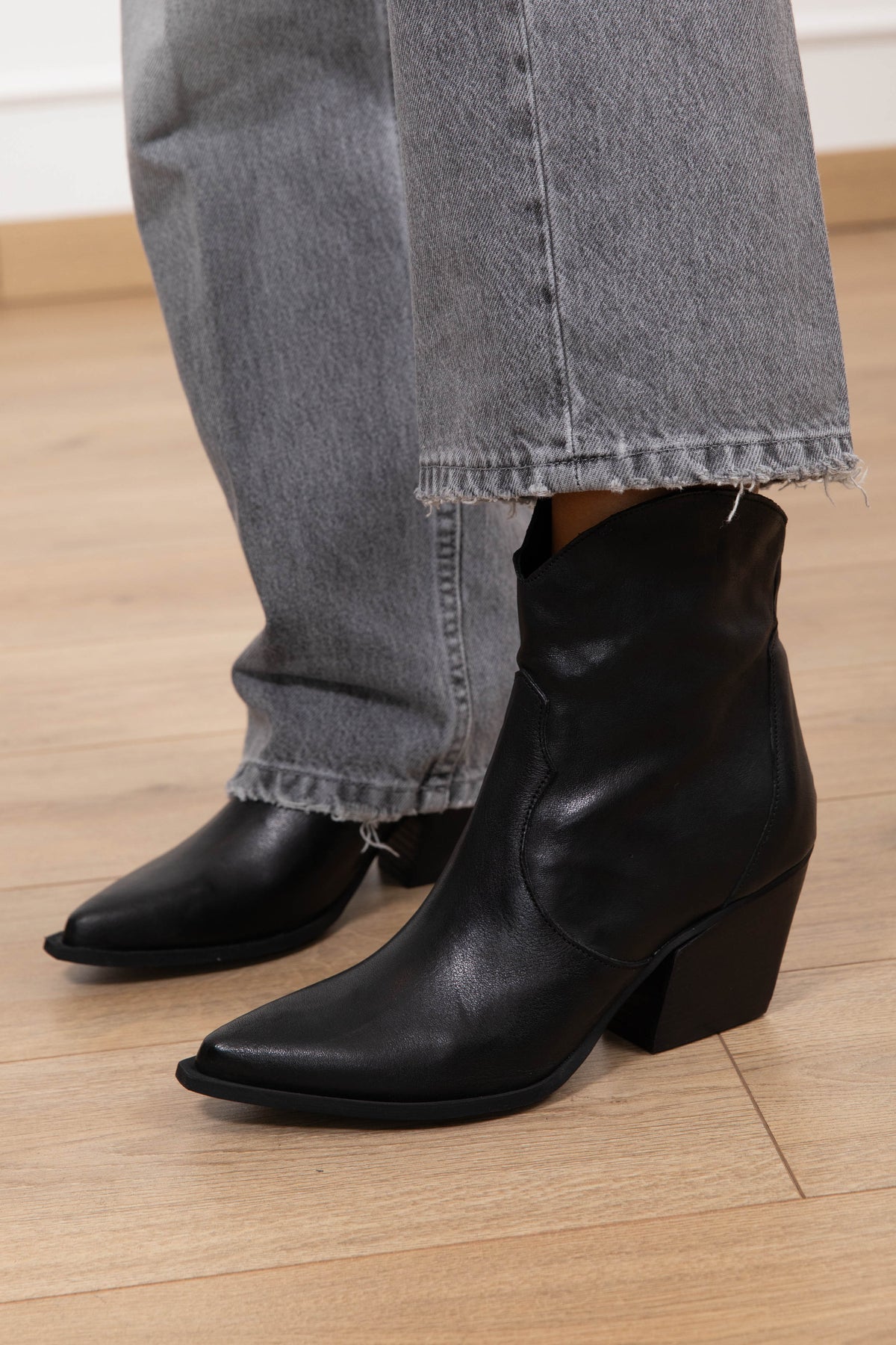 Texano basso in pelle variante nero Attika