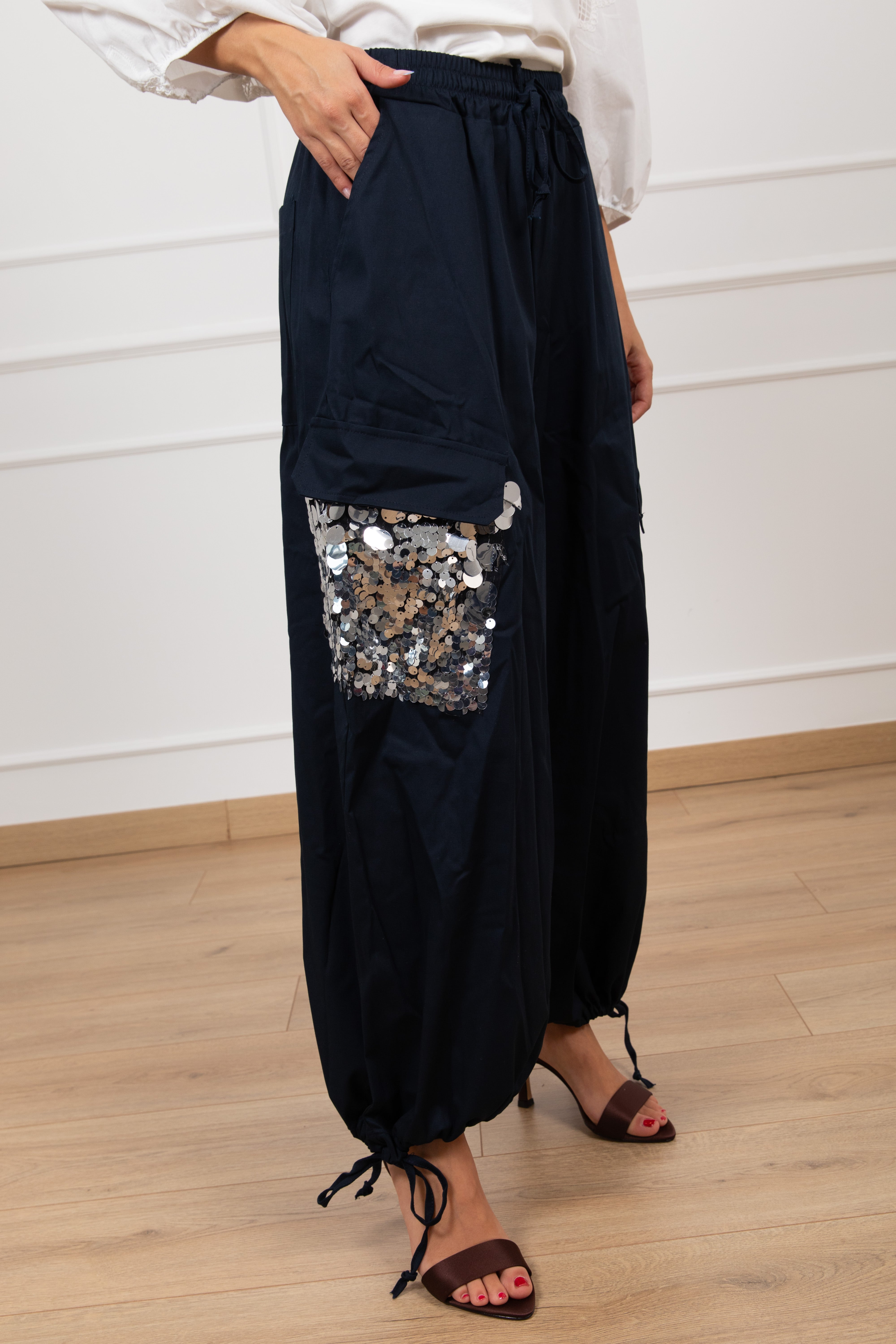 Pantalone cargo con tasca paillettes Motel