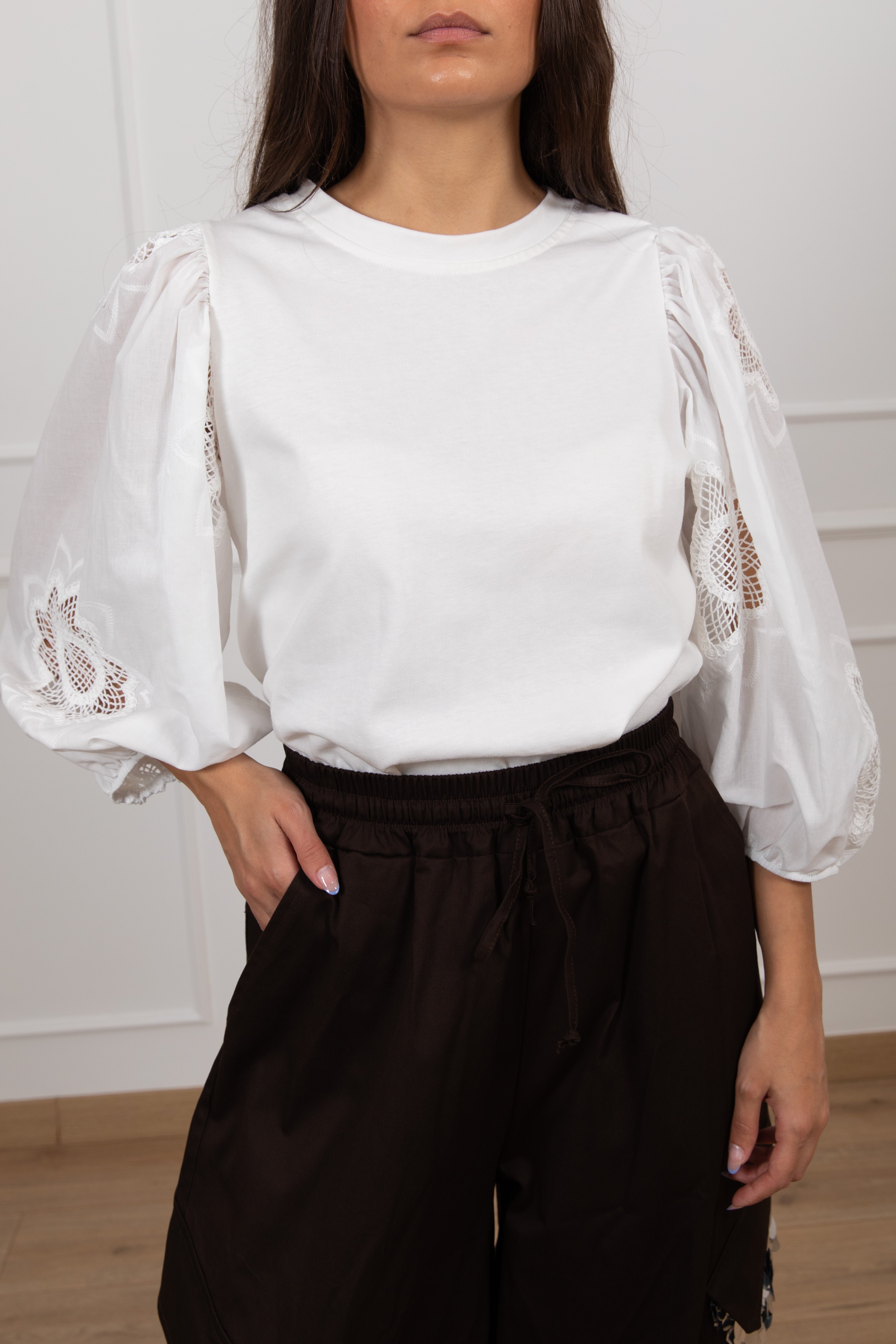 T-shirt bi-materica con inserto macramè ViCOLO