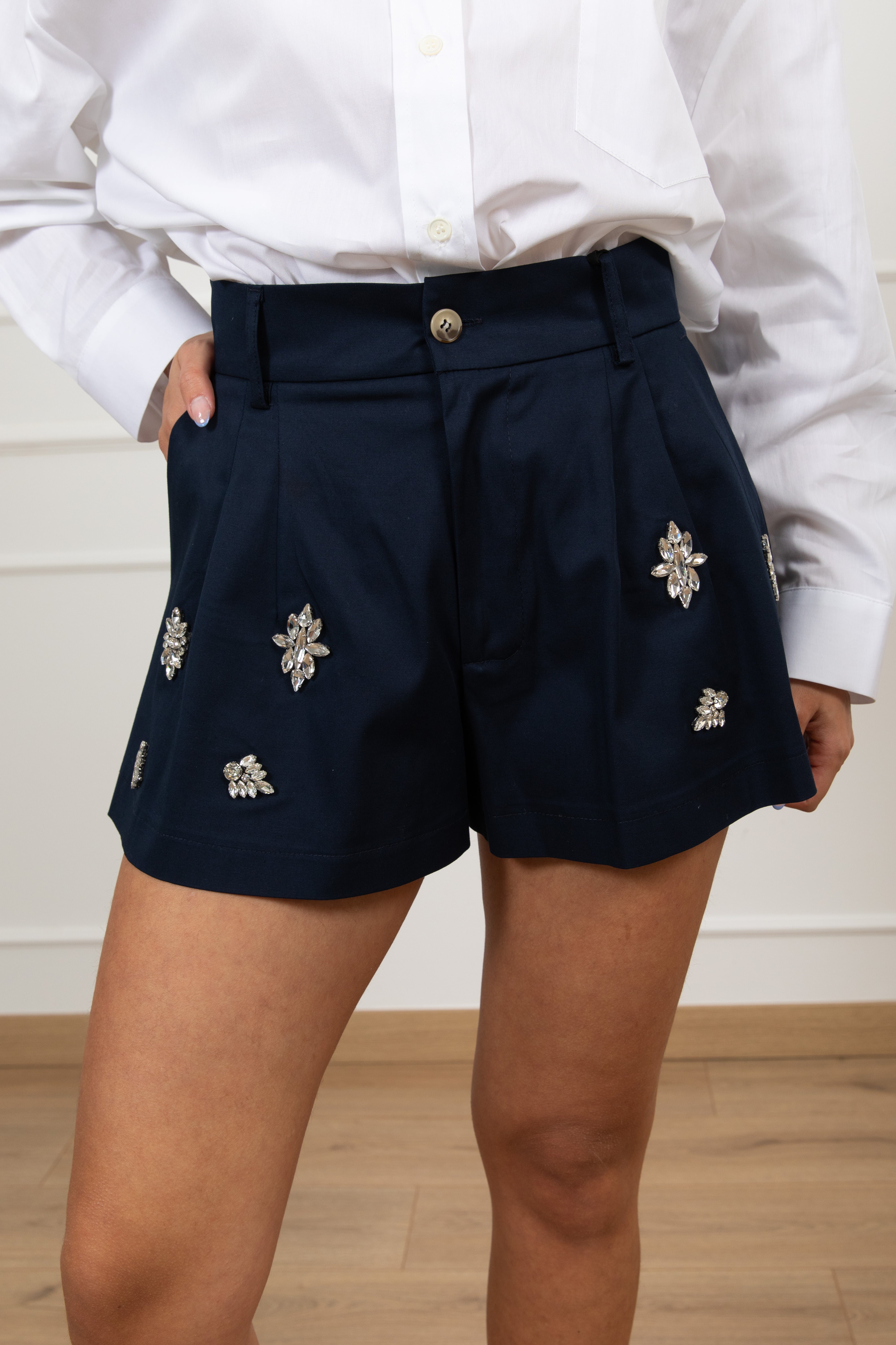 Shorts con applicazioni gioiello ViCOLO