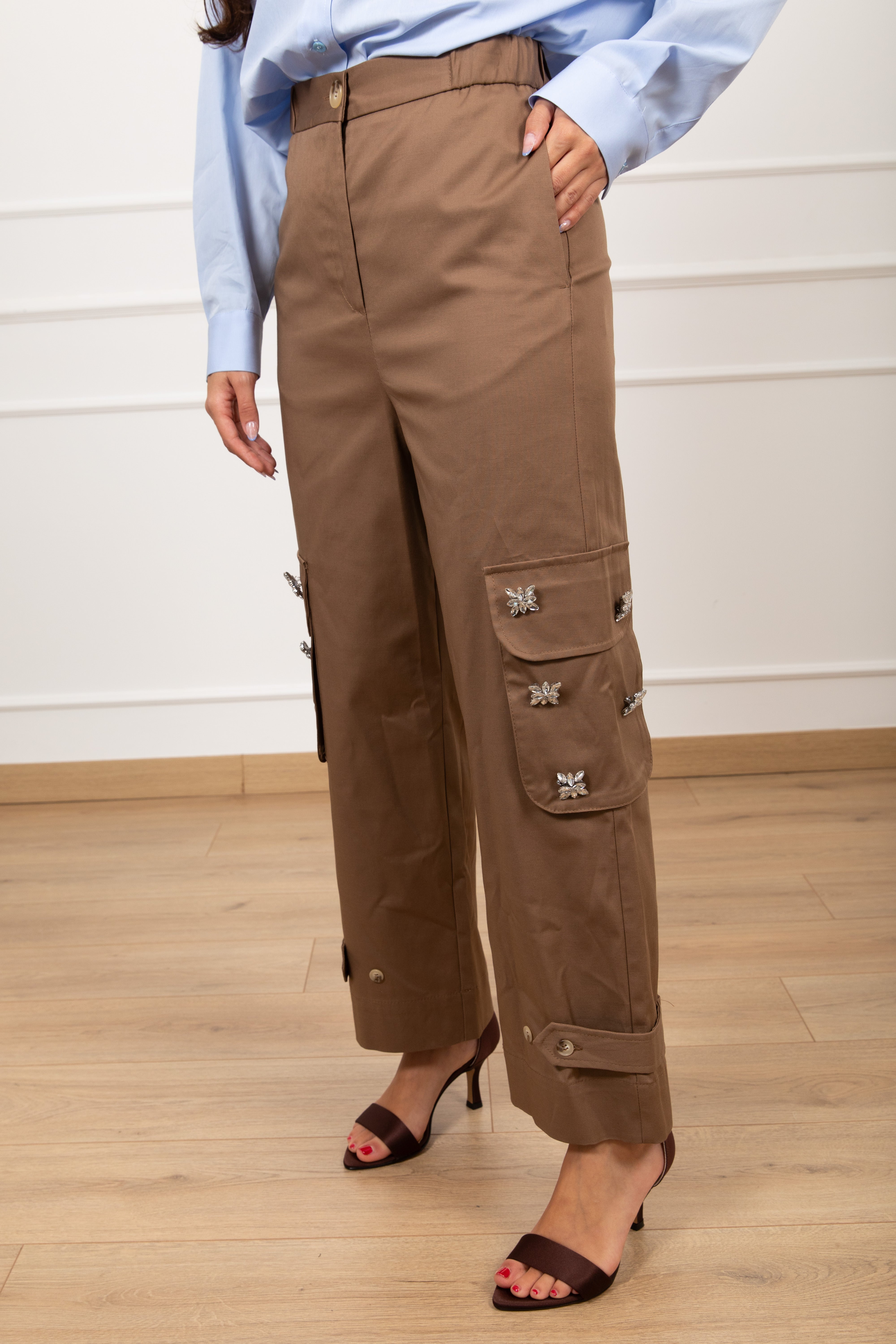 Pantalone cargo con applicazioni gioiello sulle tasche ViCOLO