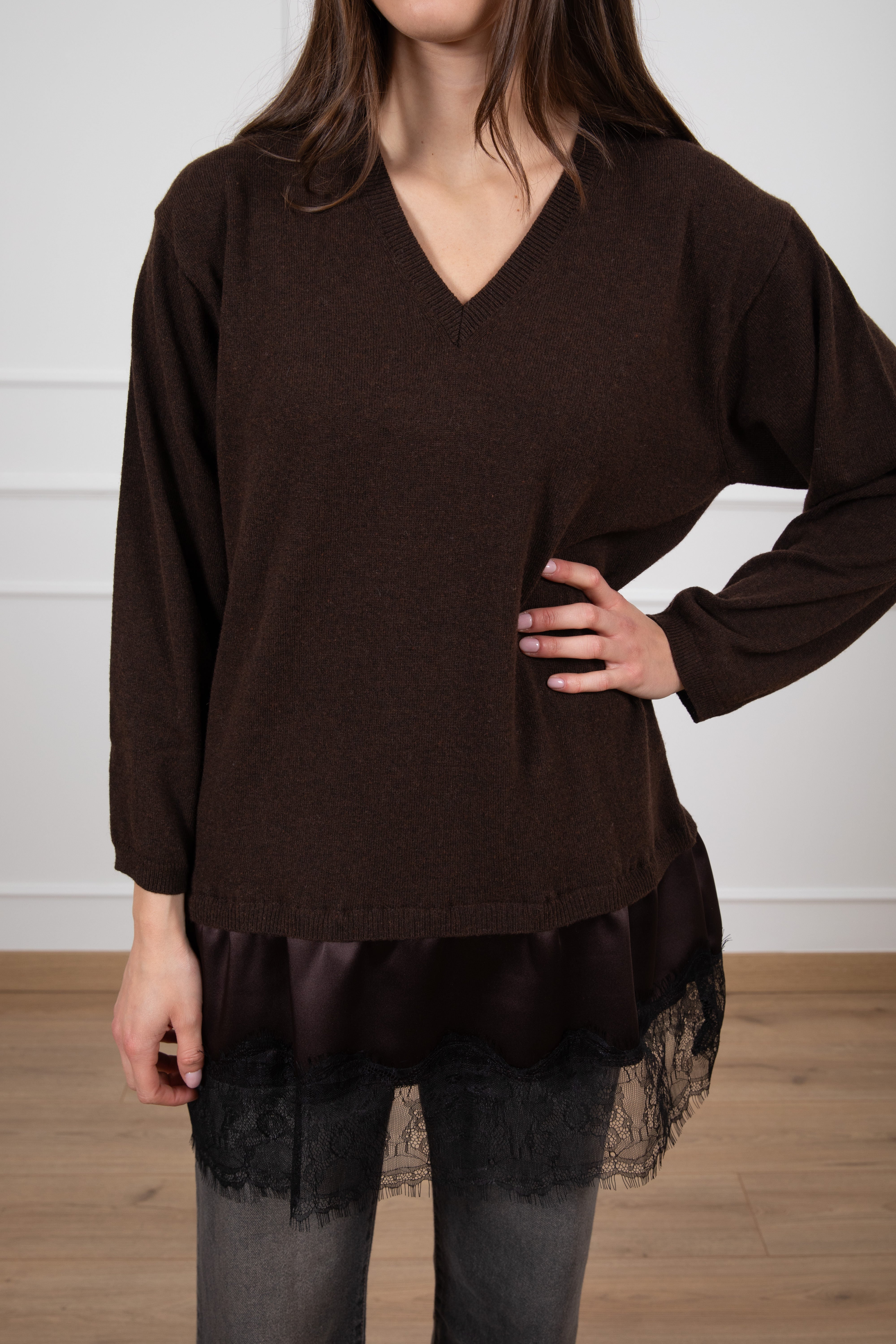 Maxi-maglia scollo a "V" con inserto lingerie Vicolo