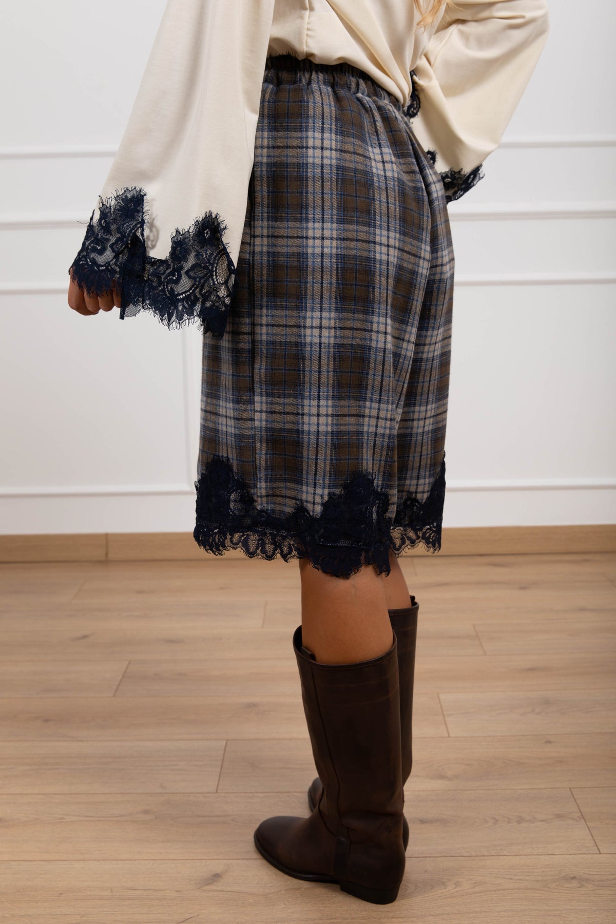 Bermudone check con inserto pizzo Haveone