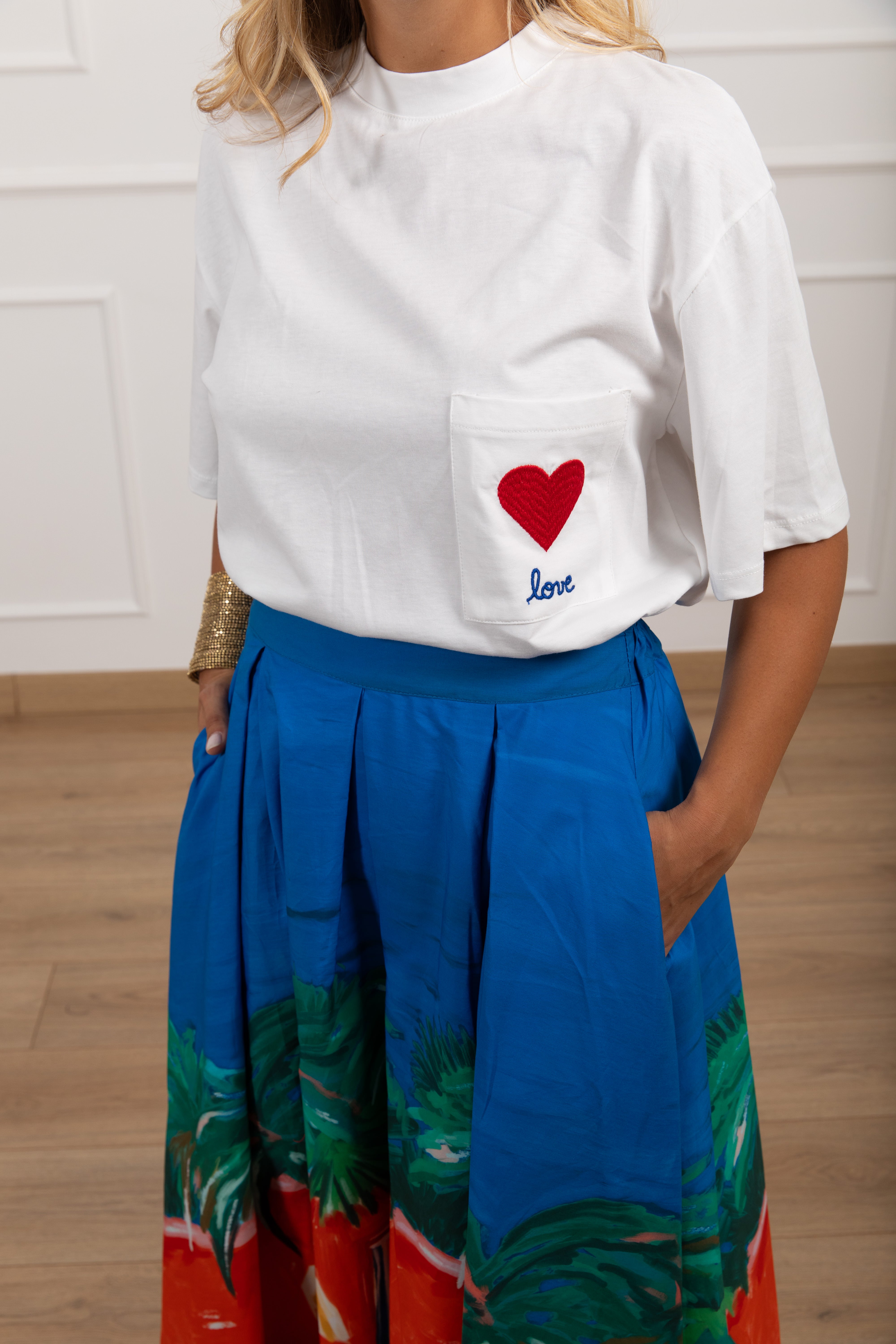 T-shirt over-size con tasca ricamata Tensione IN