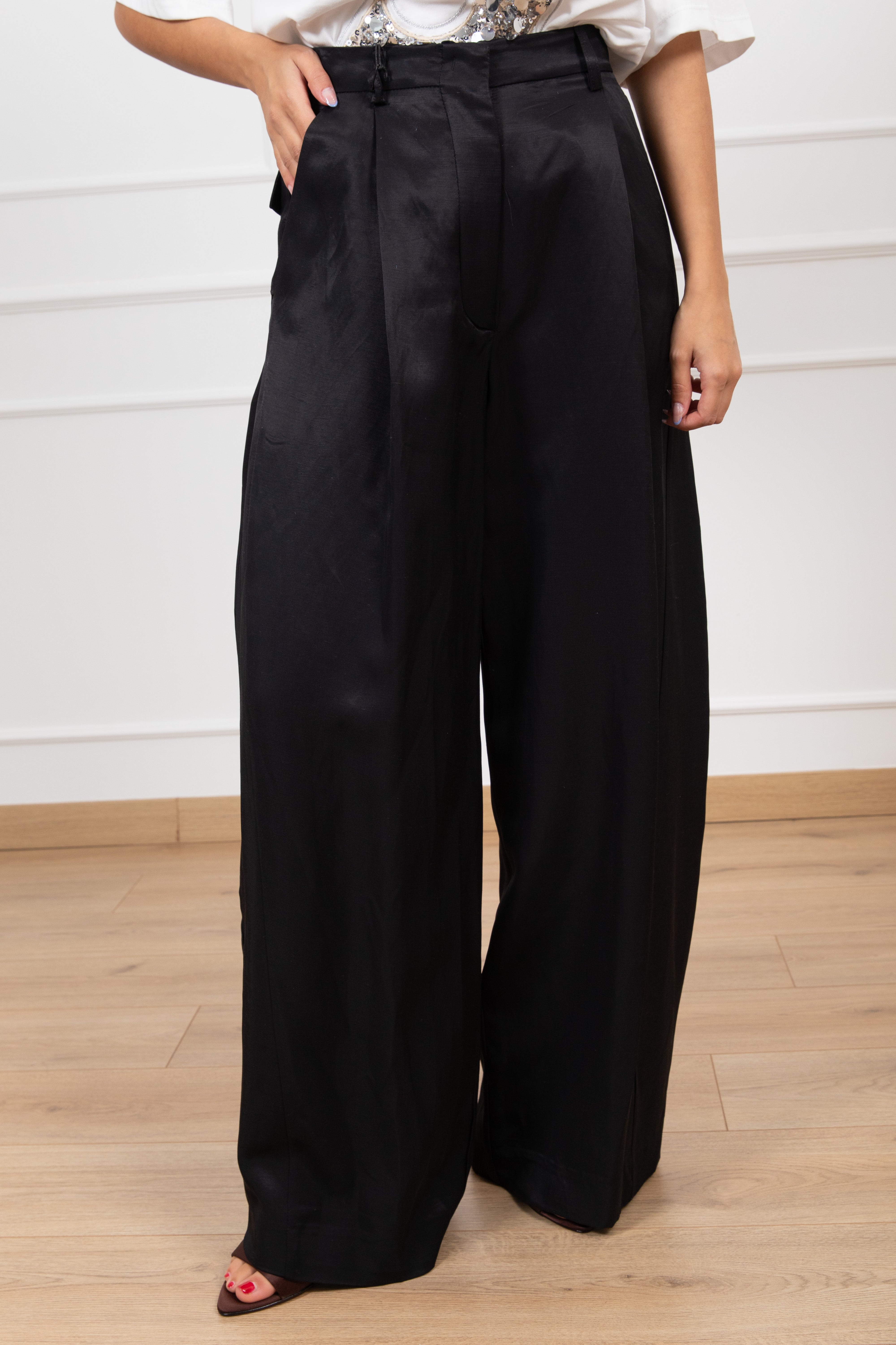 Pantalone barrel-fit in viscosa con tasca a patta Tensione IN