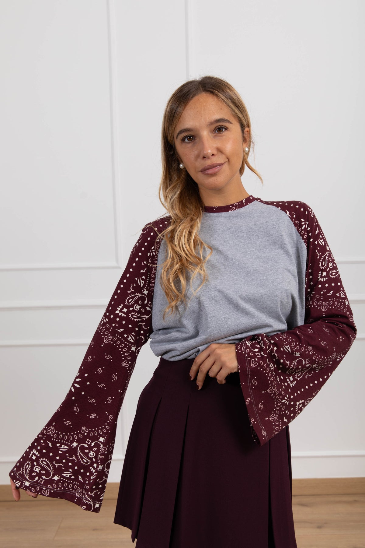 T-shirt bi-color con manica fantasia bandana variante grigio/bordeaux Haveone