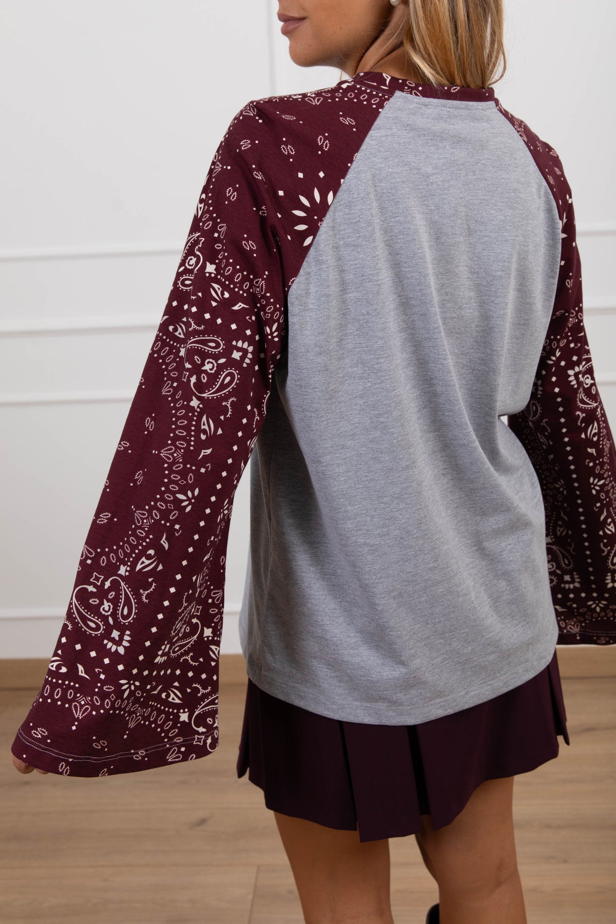 T-shirt bi-color con manica fantasia bandana variante grigio/bordeaux Haveone
