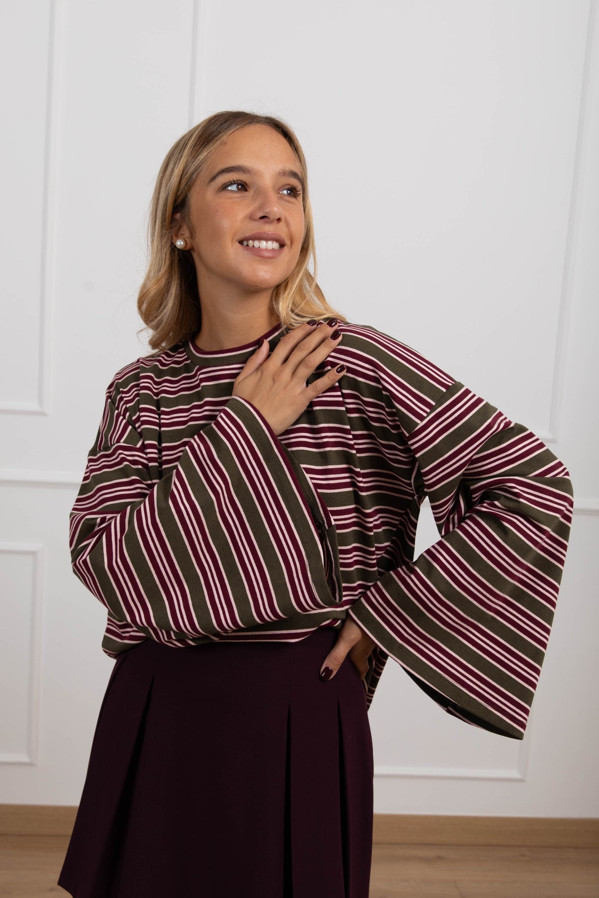 T-shirt a righe alternate bordeaux/militare ViCOLO