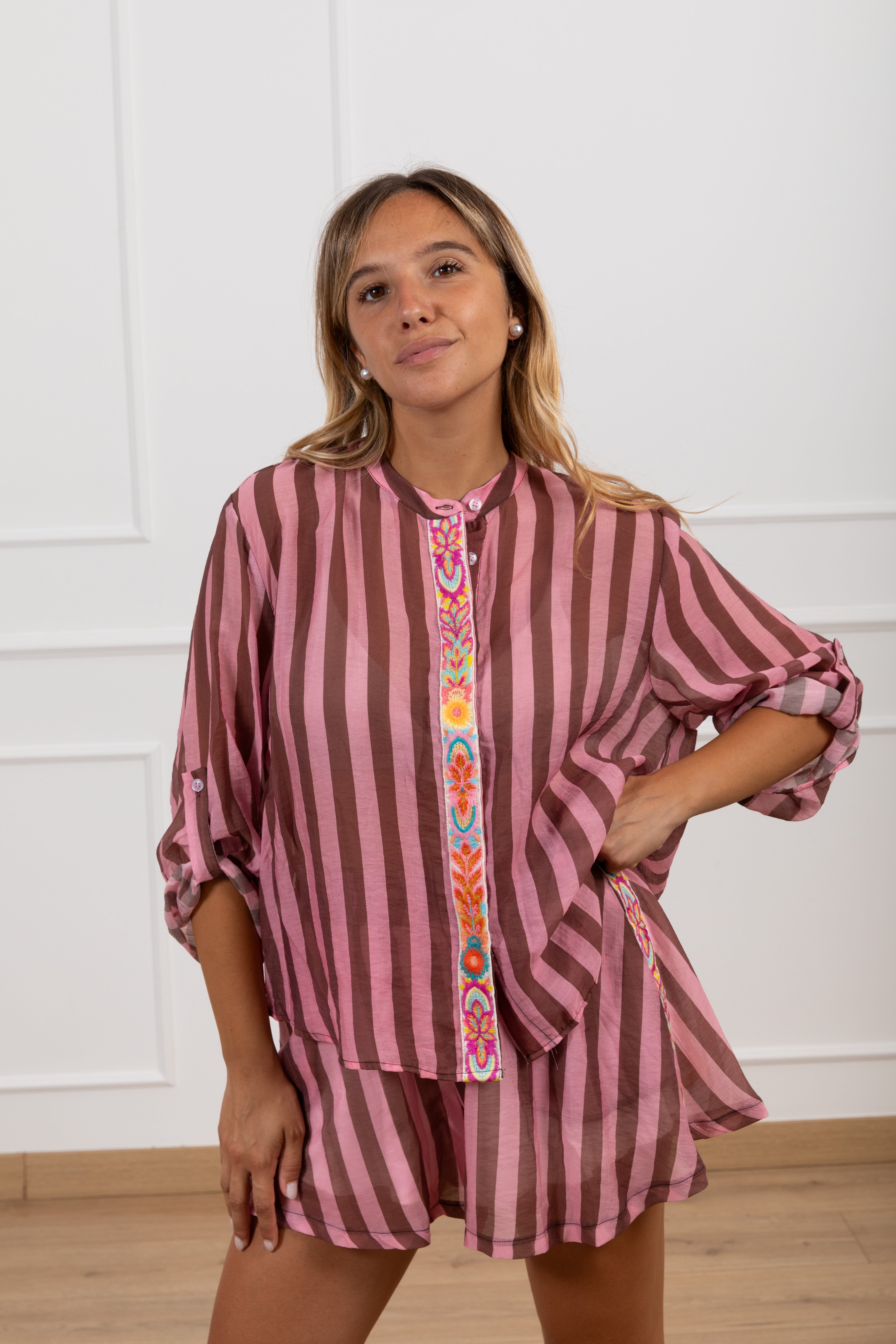 Camicia a righe con passamaneria Tensione IN