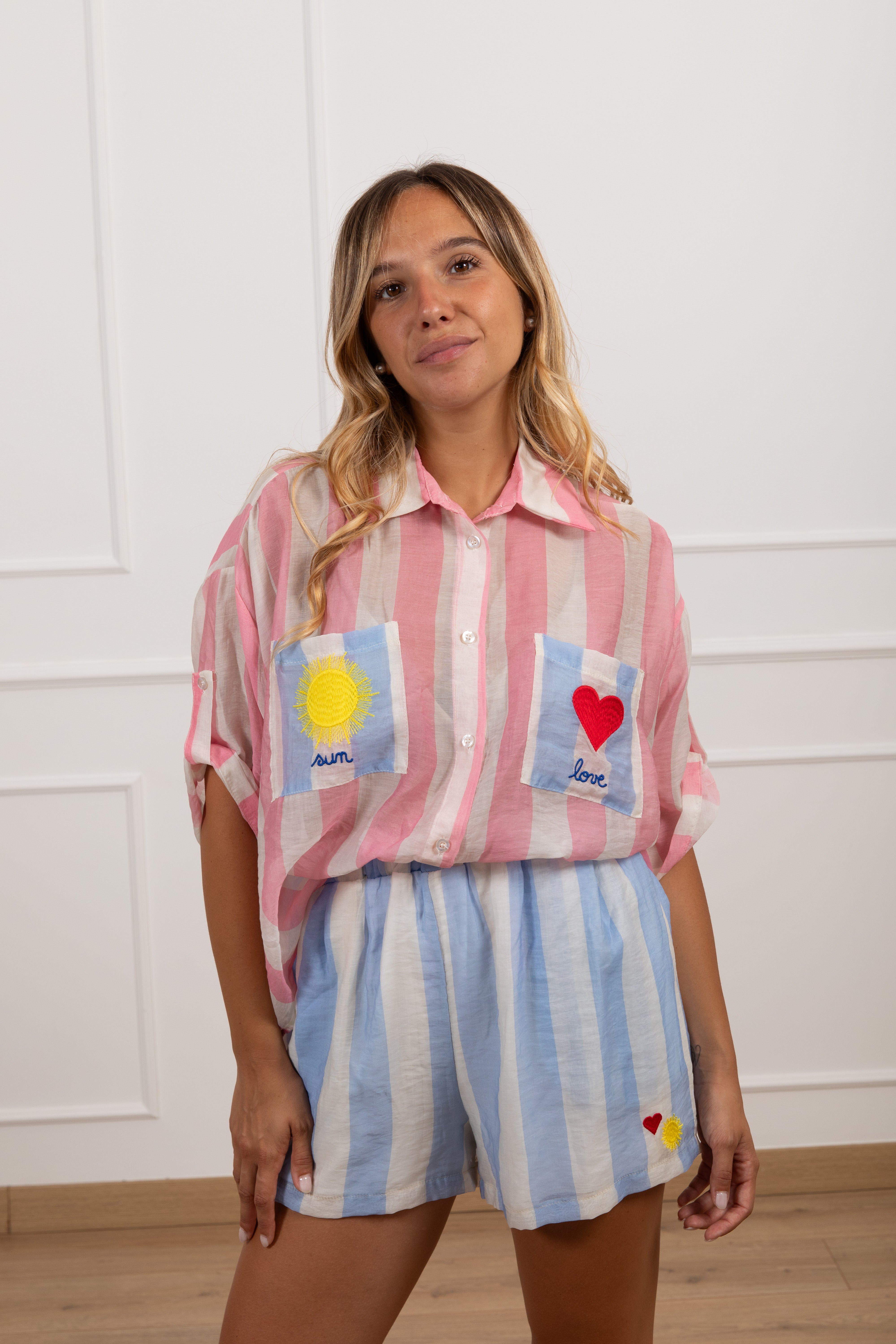 Shorts a righe con ricamo Tensione IN