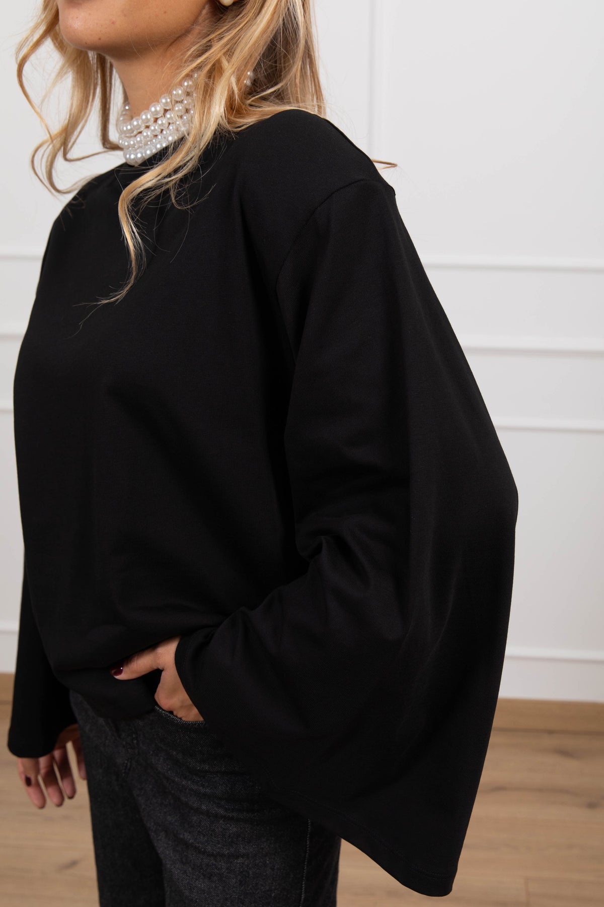 T-shirt manica lunga con spallina imbottita variante nero ViCOLO