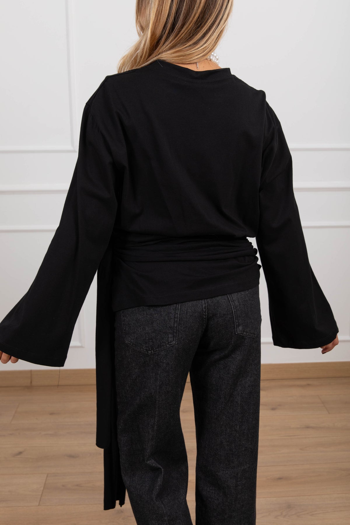 T-shirt con nodo variante nero Tensione IN