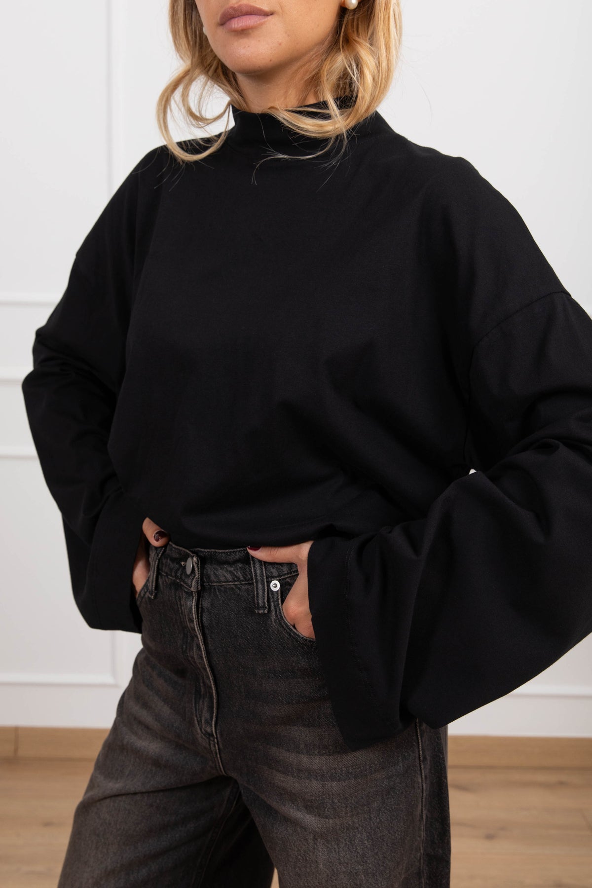 T-shirt con colletto e manica ampia variante nero Tensione IN