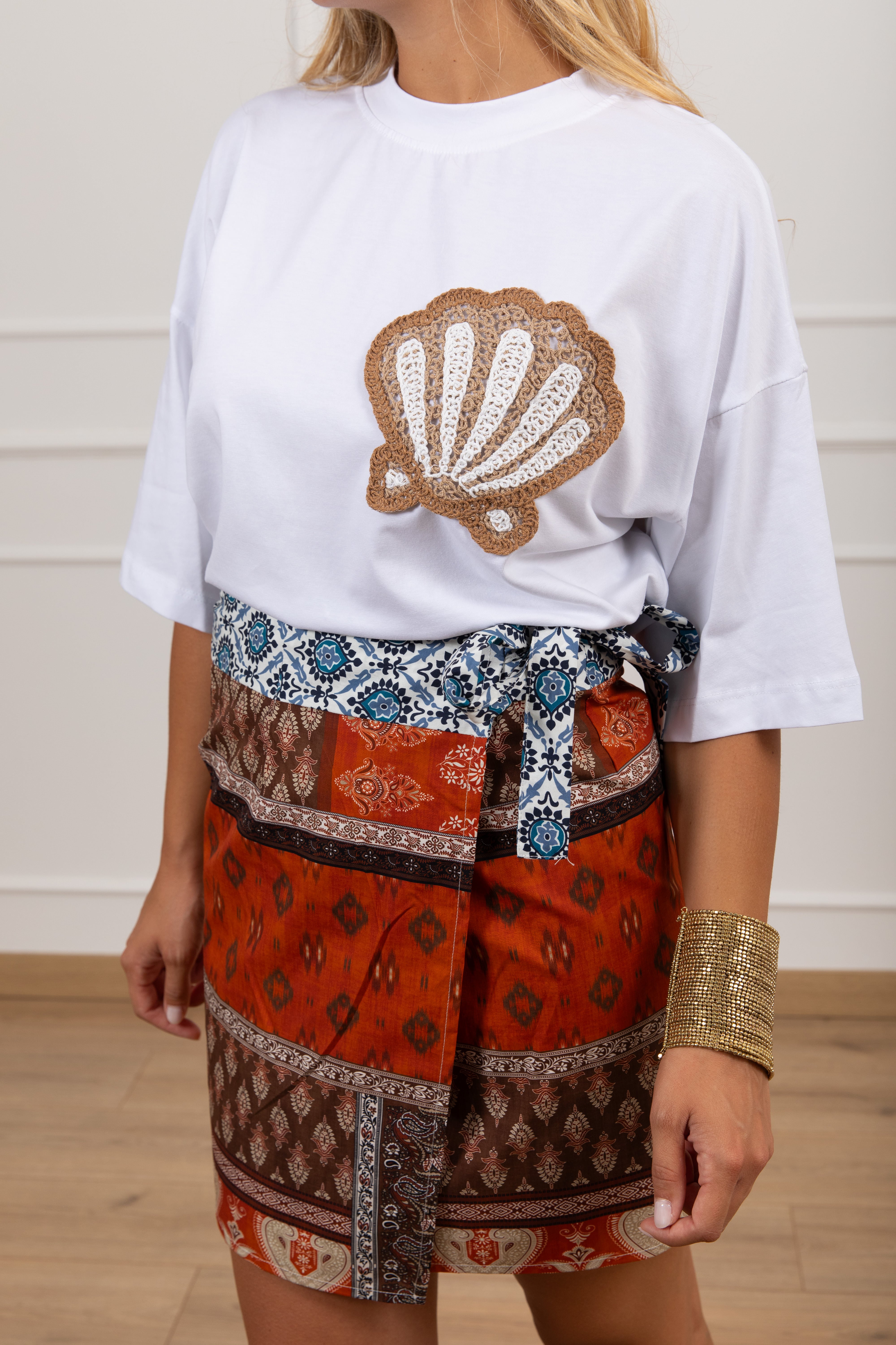 Coordinato t-shirt ricamo conchiglia e gonna corta pareo fantasia foulard ViCOLO