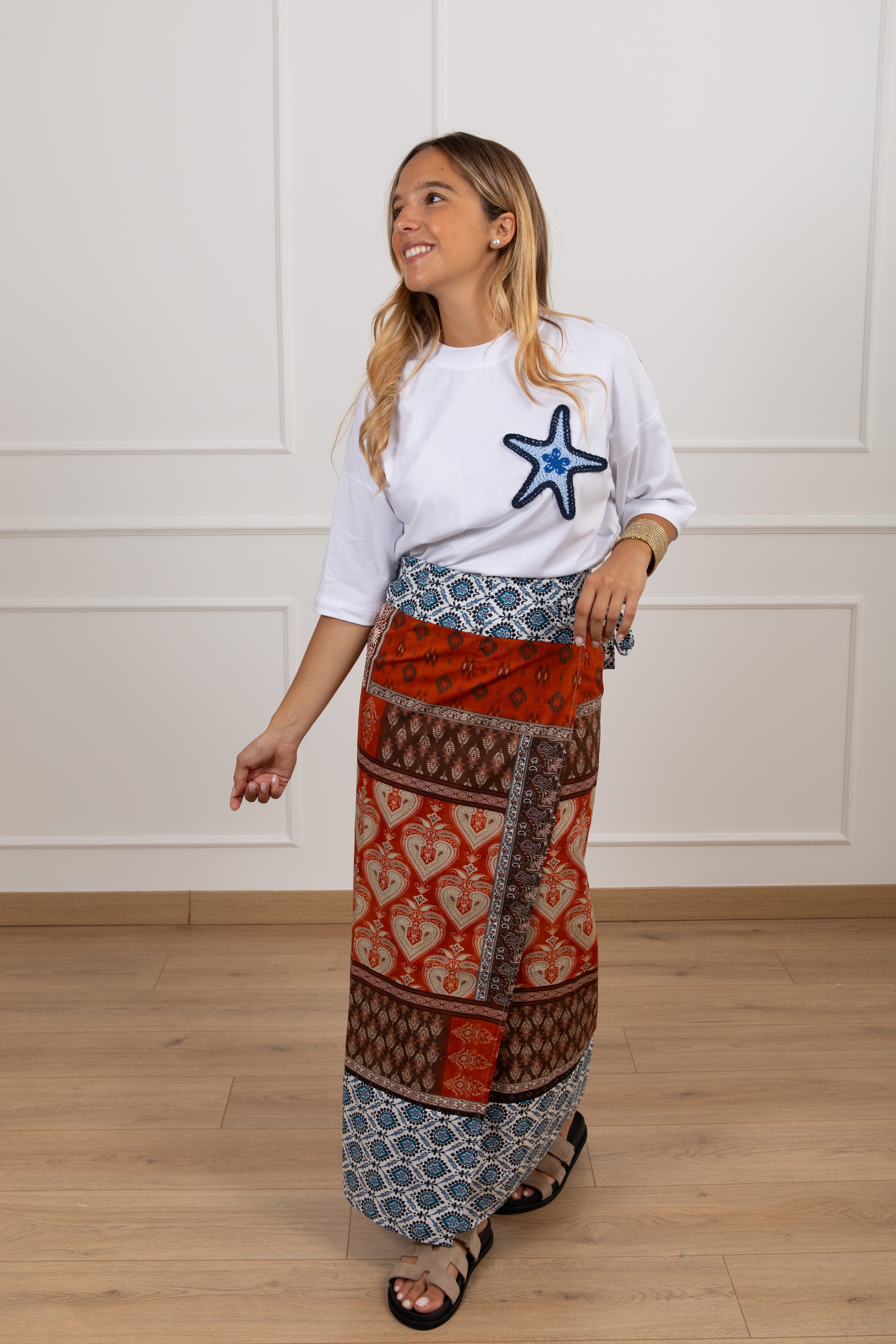 Coordinato t-shirt ricamo stella e gonna lunga pareo fantasia foulard ViCOLO