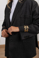 Giacca over-size con bracciale variante nero Susy Mix