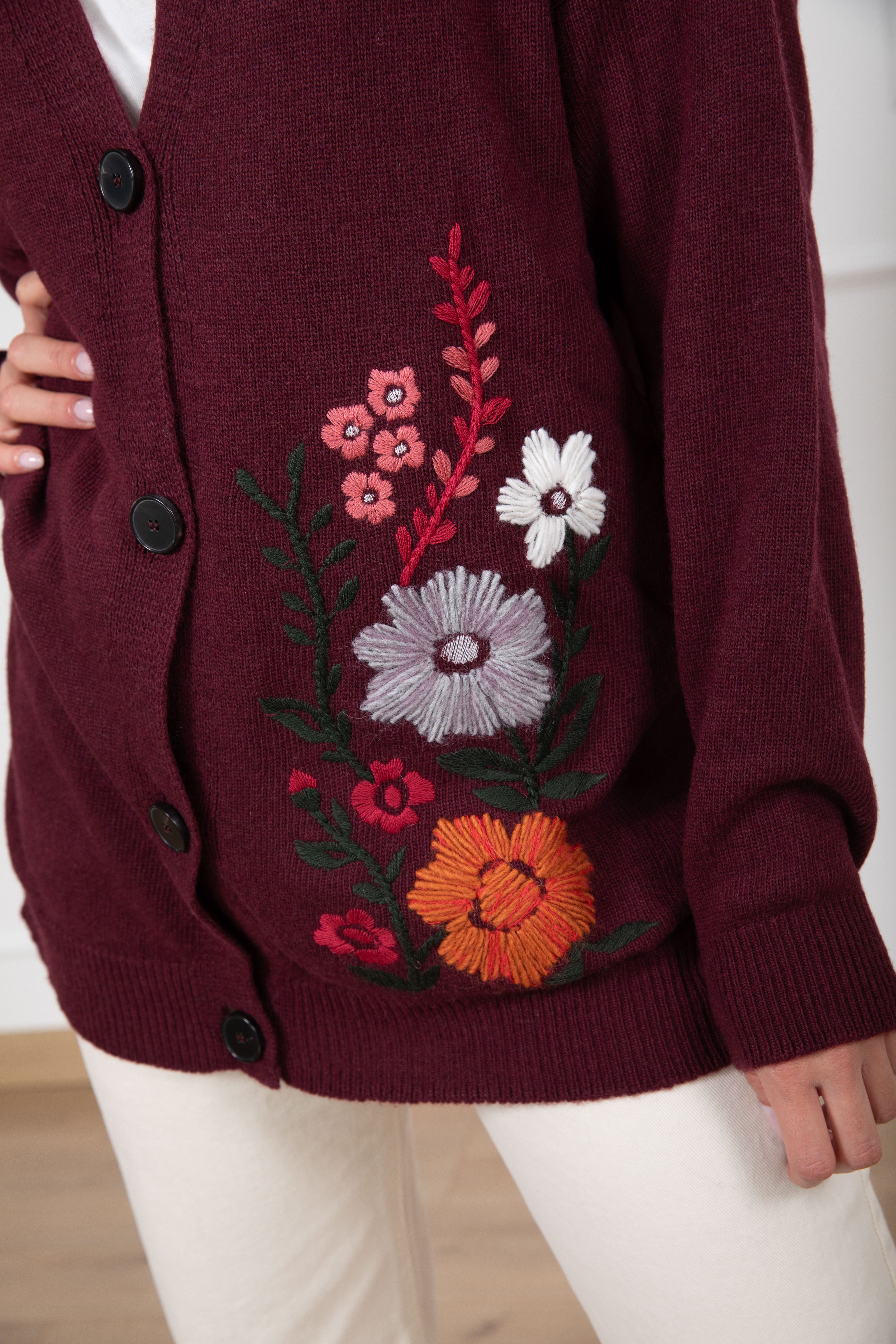 Cardigan con ricamo fiore ViCOLO