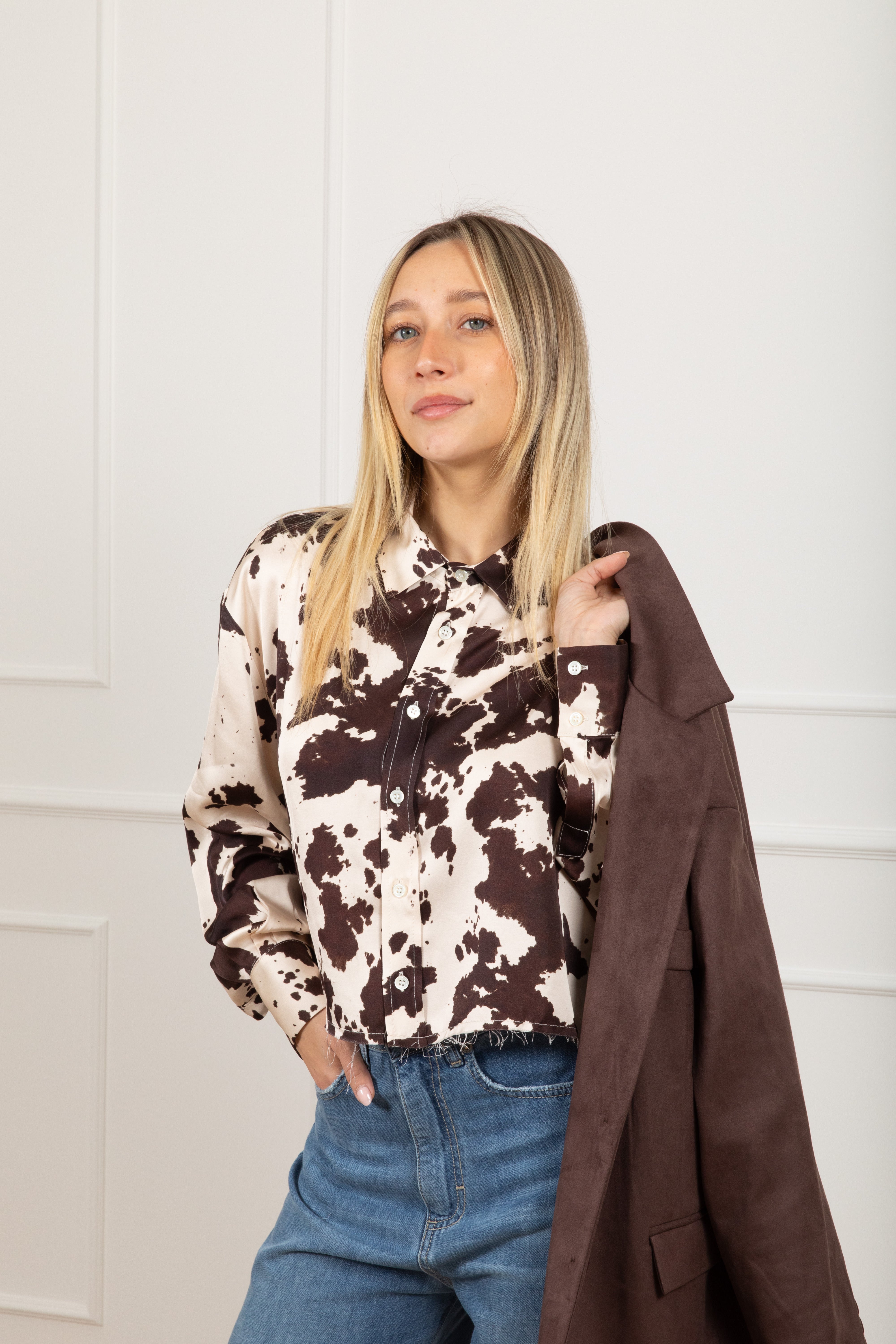 Camicia cropped in viscosa cow print ViCOLO