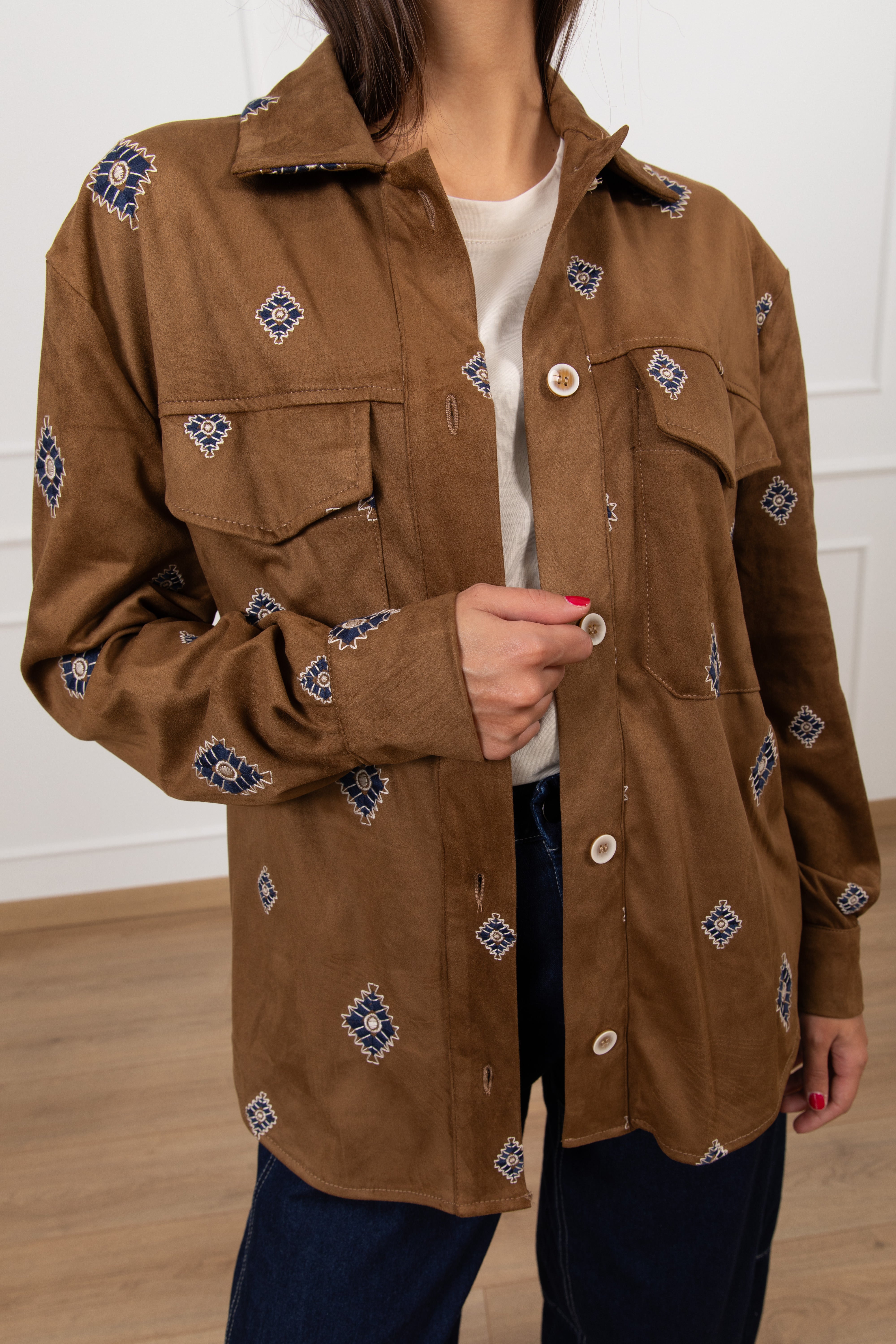 Giacca-camicia in eco-camoscio con ricamo ikat Susy Mix