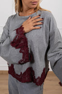 T-shirt con manica ampia e pizzo variante grigio/bordeaux Haveone