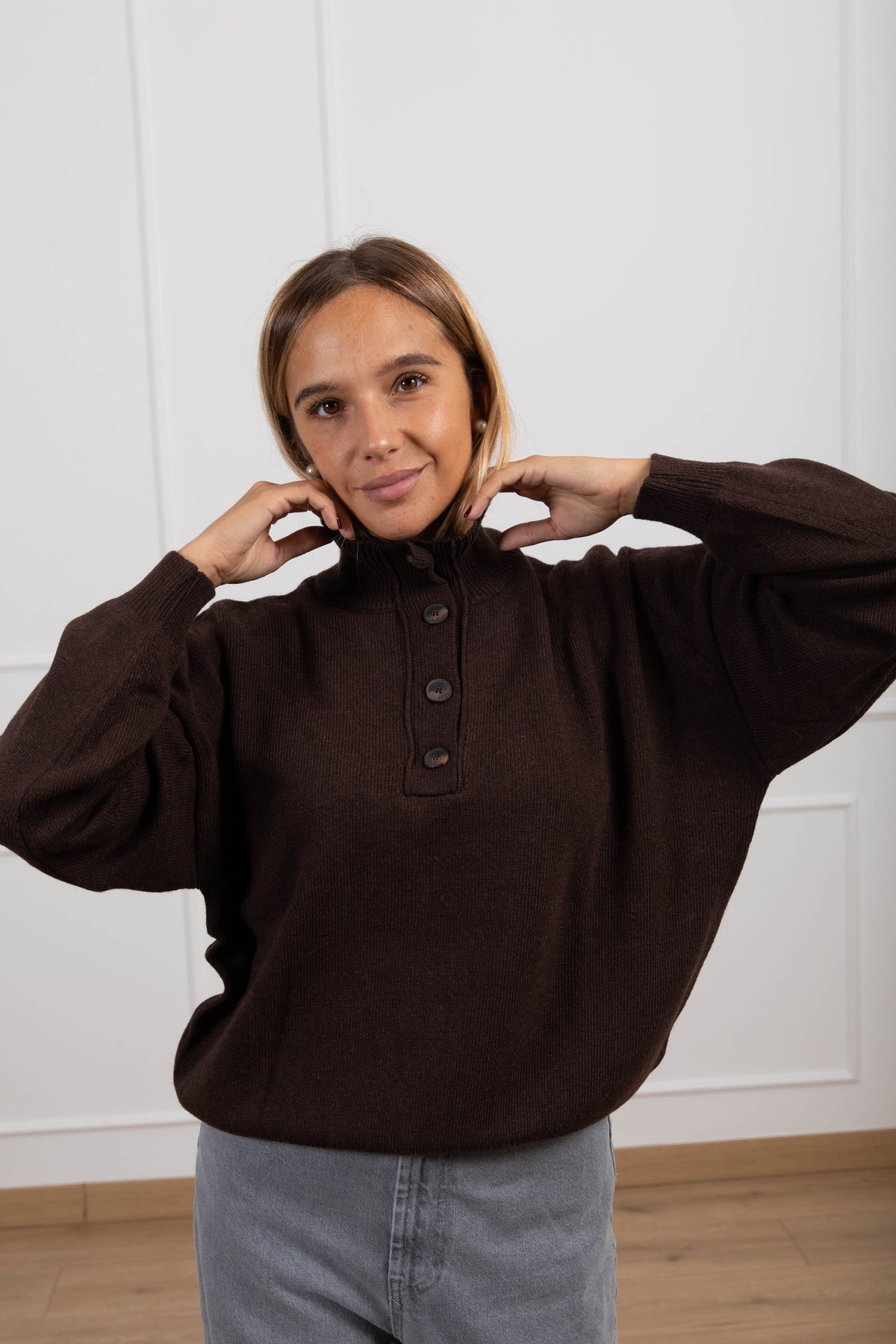 Pull mezzo collo con bottoni variante moro ViCOLO