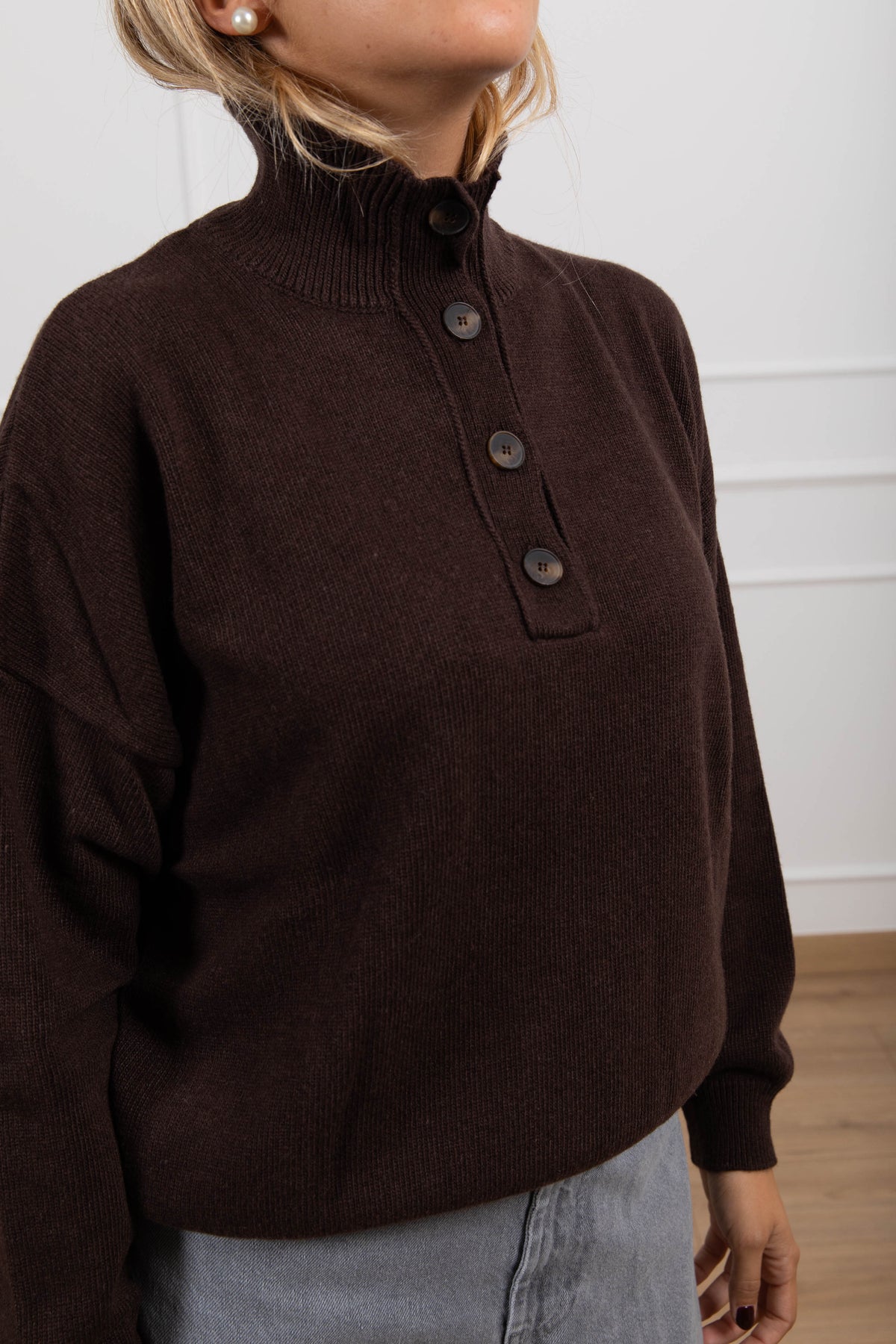 Pull mezzo collo con bottoni variante moro ViCOLO