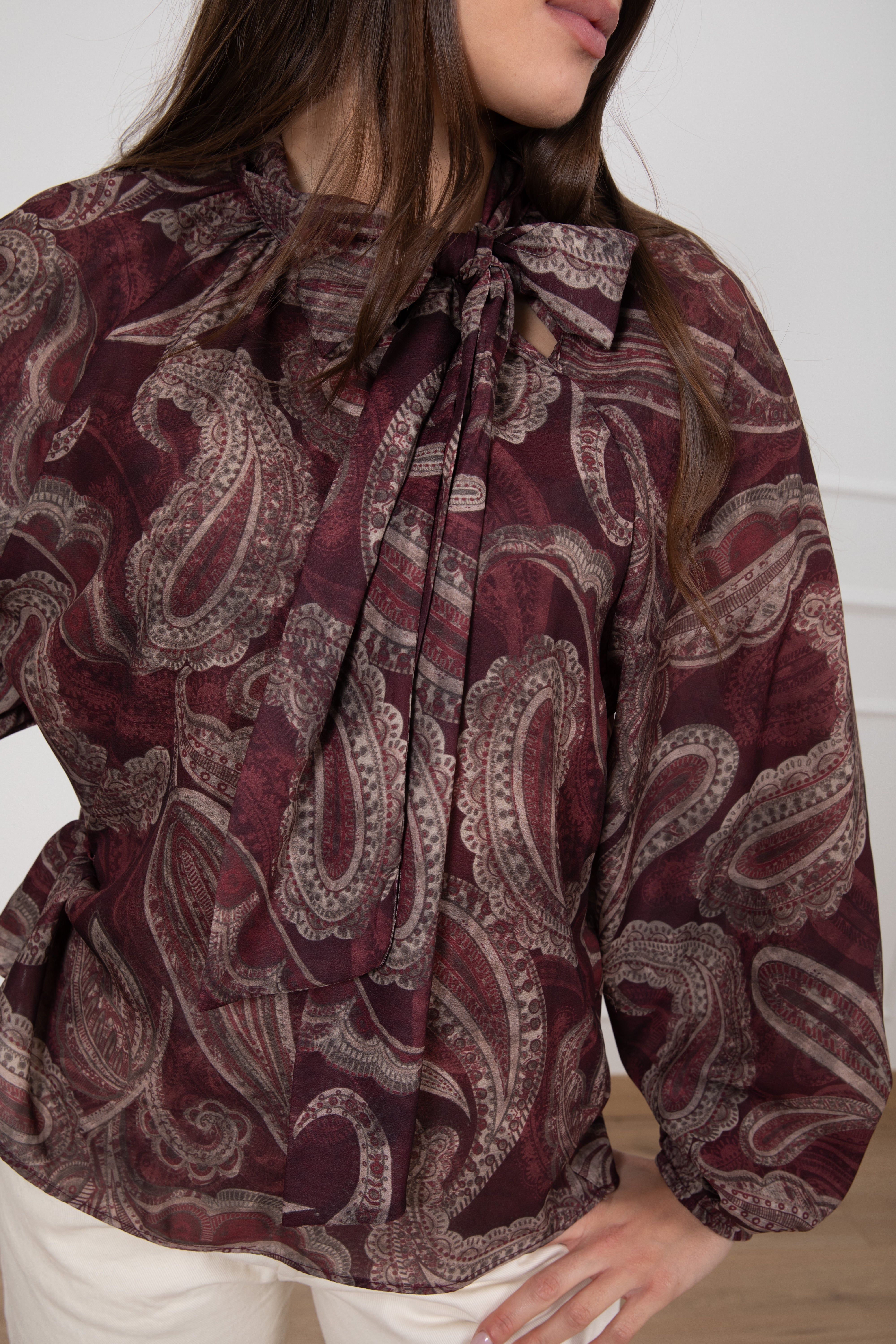 Blusa fantasia bordeaux con fiocco Susy Mix