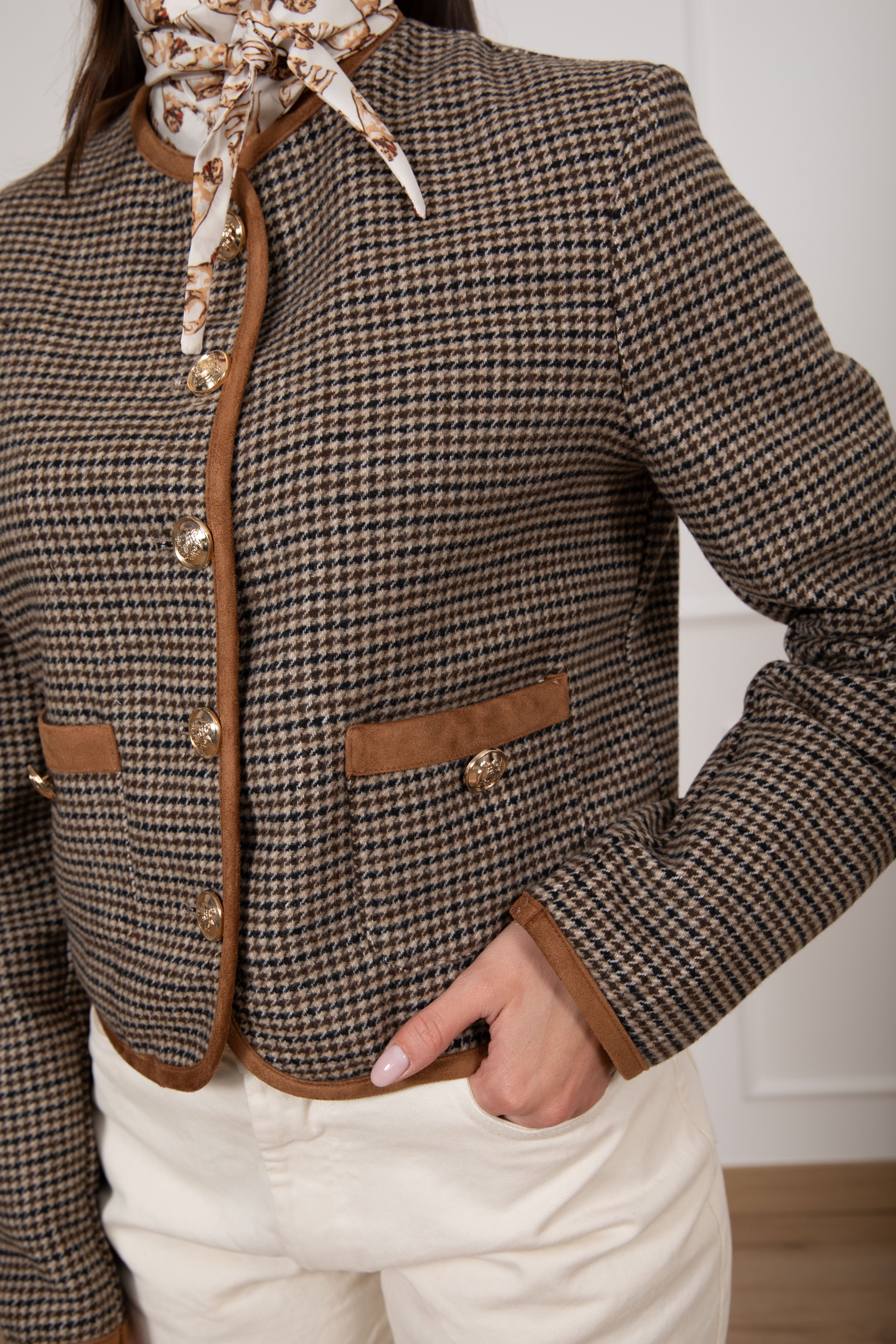 Giacca cropped micro pied de poule bottoni oro ViCOLO