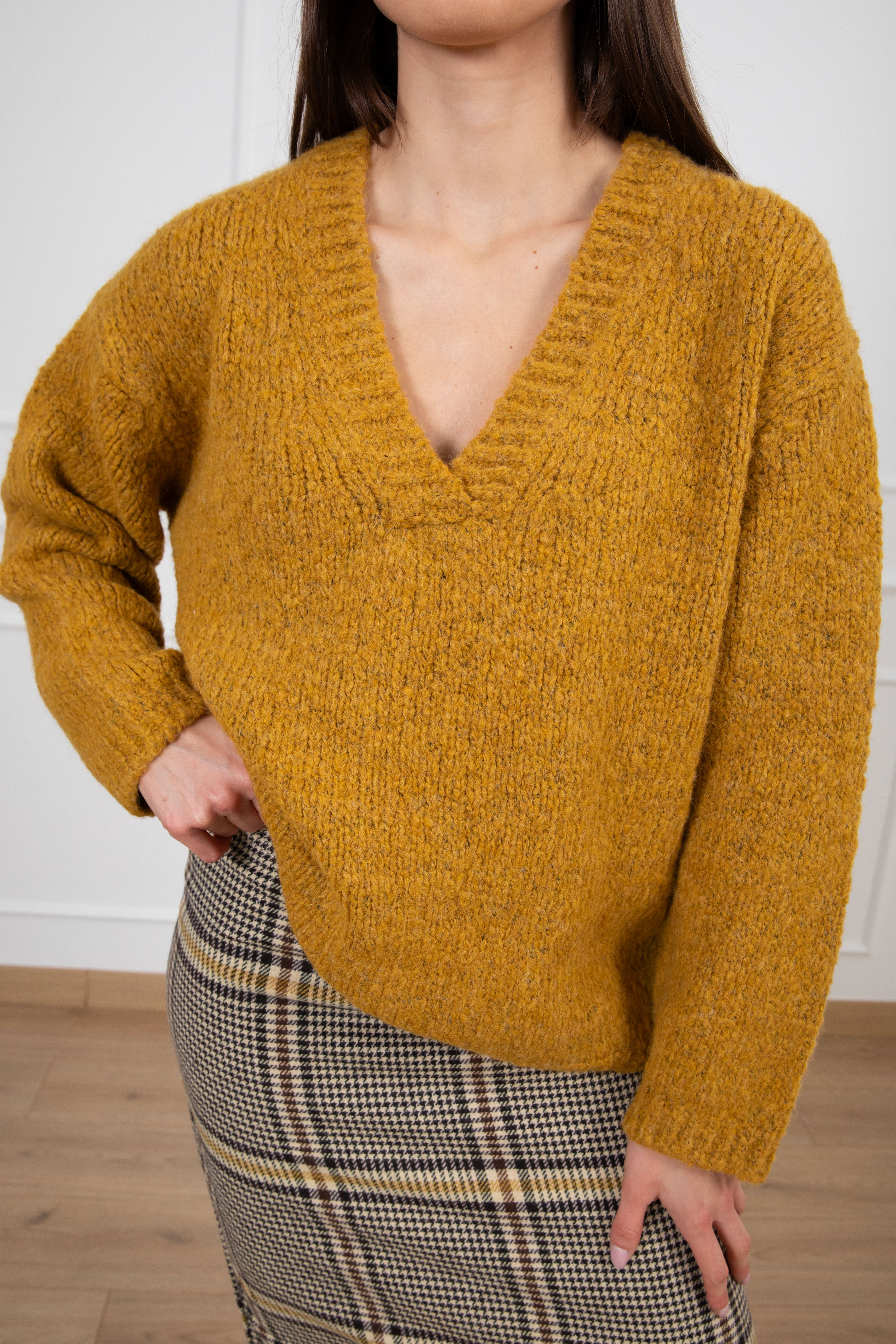 Pull scollo a "V" in lana grossa ViCOLO