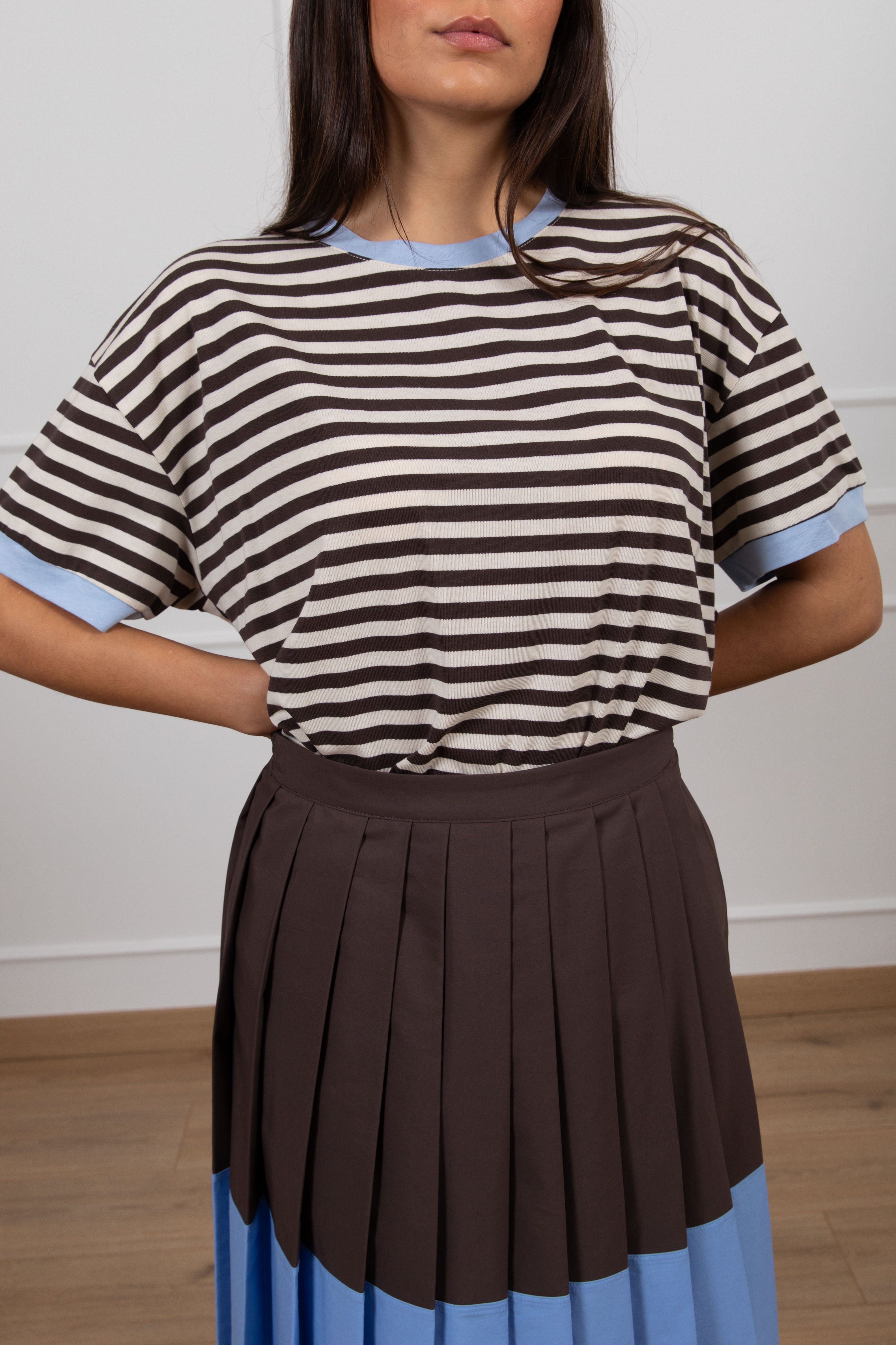 T-shirt a righe con profilo a contrasto Tensione IN