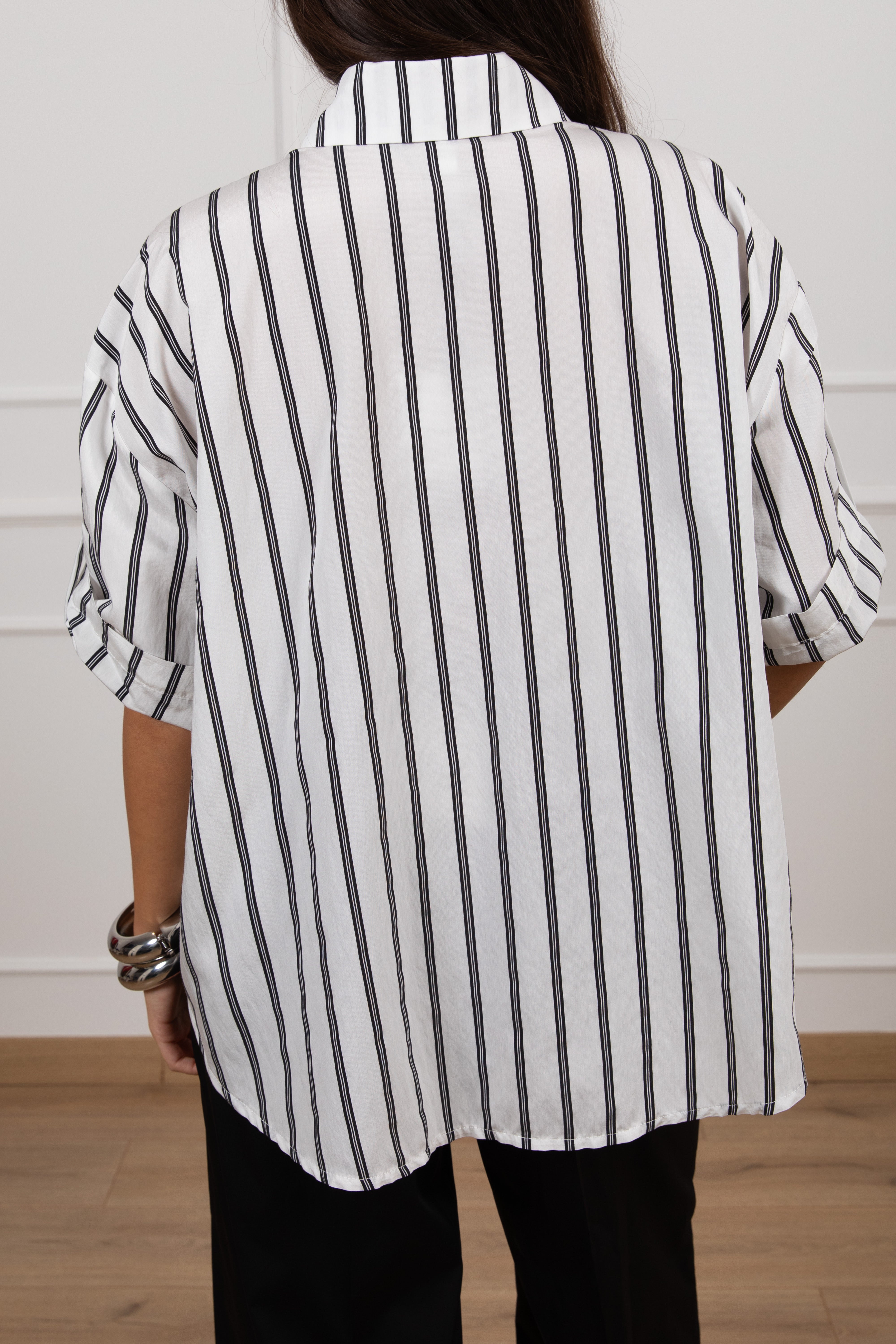 PRE ORDER 11/04 Camicia riga nera con tasca paillettes Tensione IN