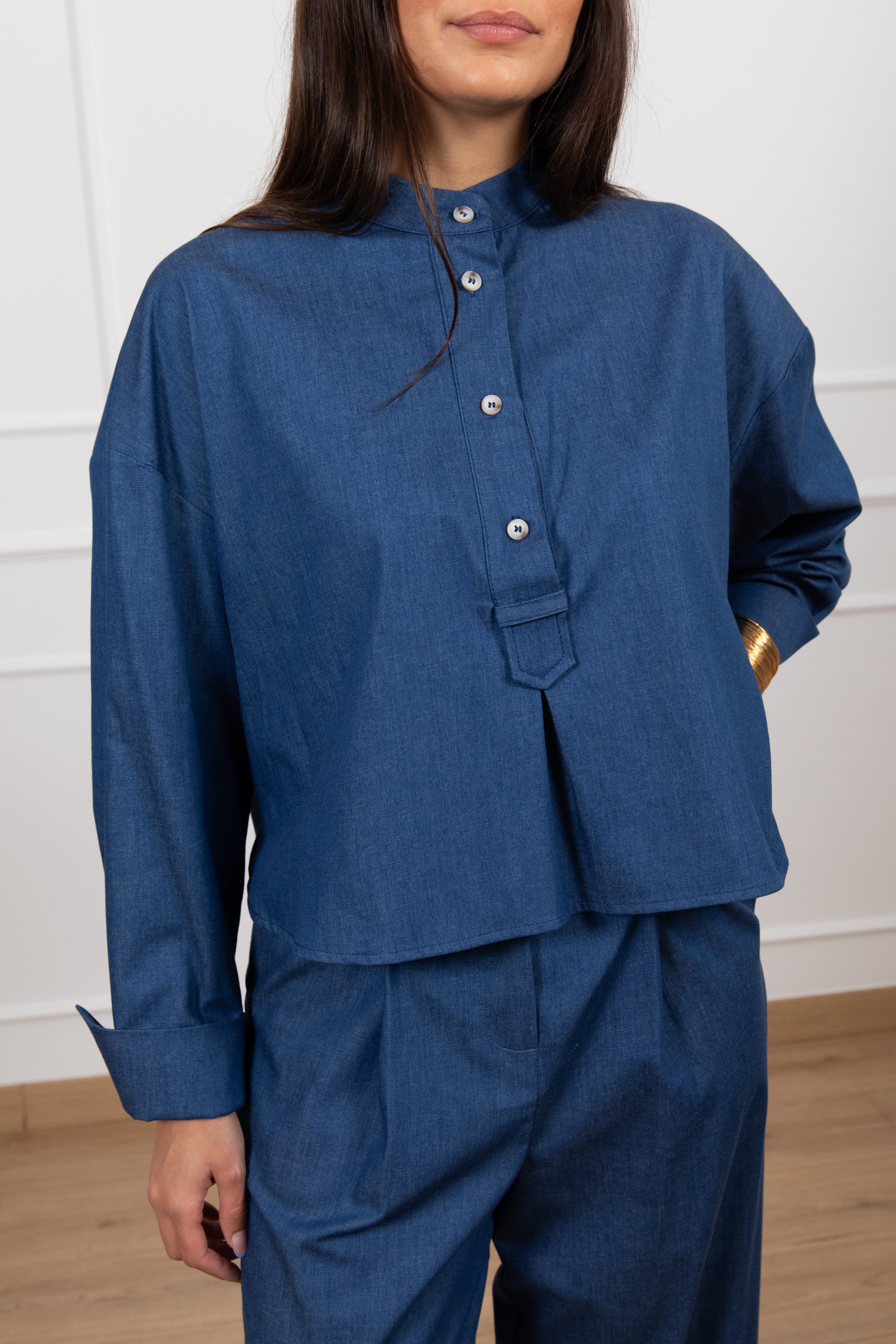 PRE ORDER 11/05 Camicia in chambrix con collo alla coreana Tensione IN