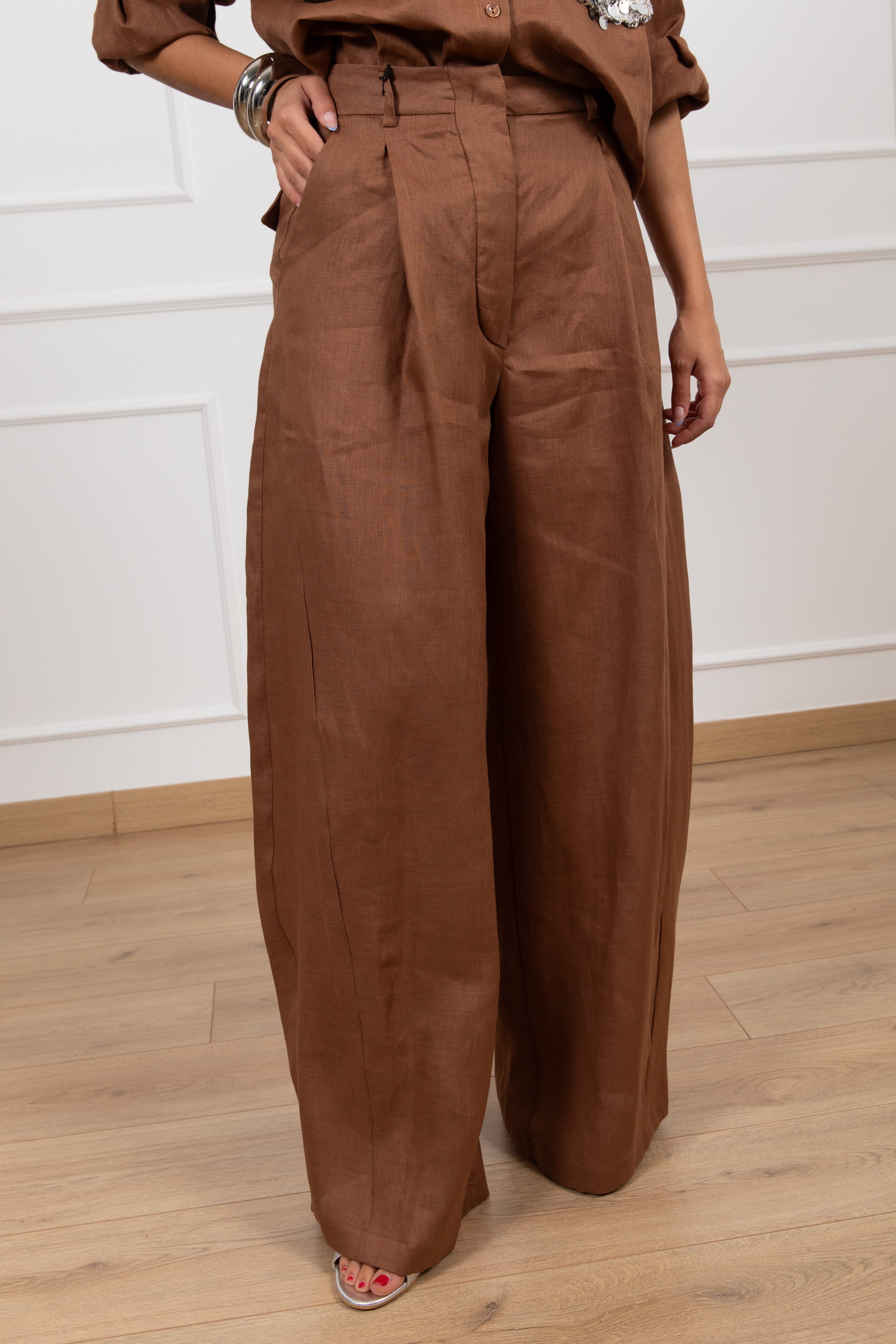 PRE ORDER 11/05 Pantalone barrel-fit in 100% lino con pinces Tensione IN