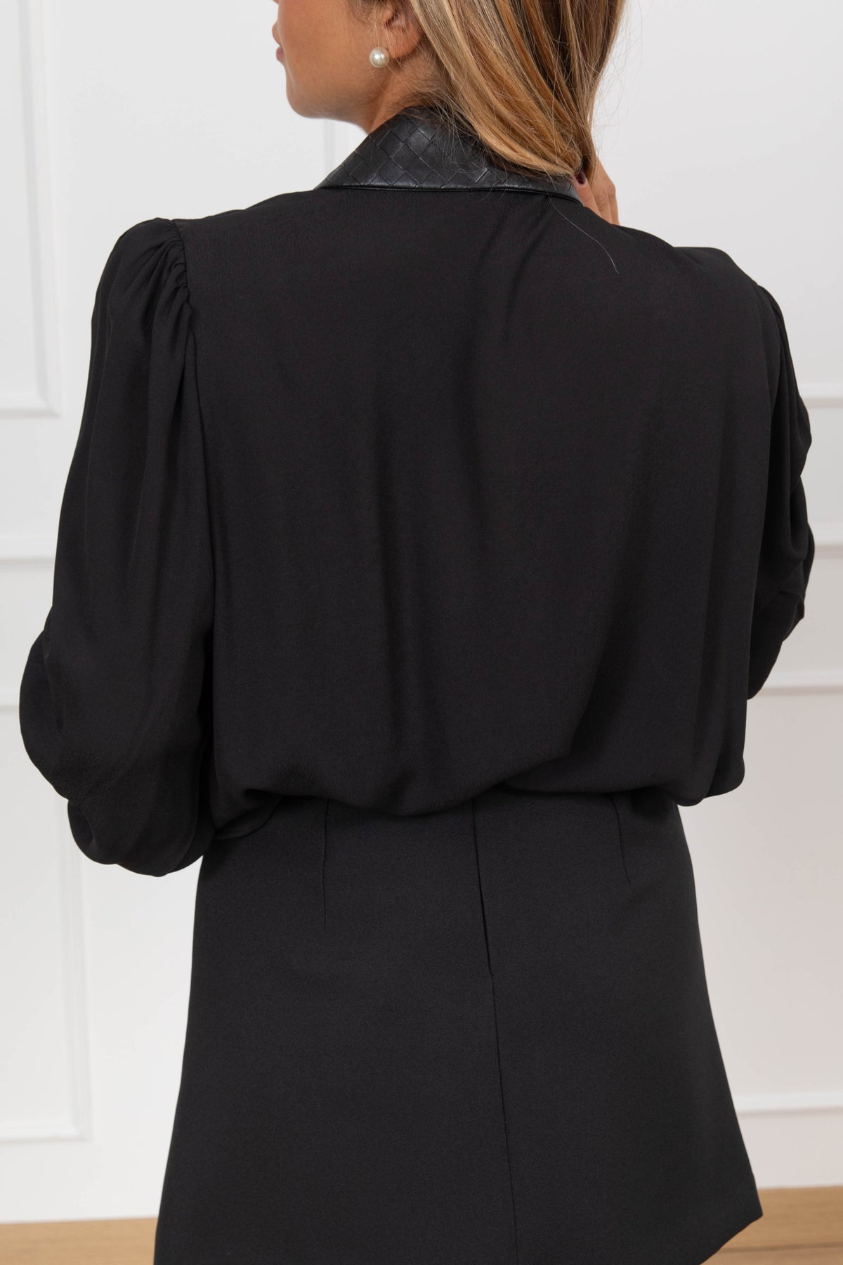 Camicia in crepe con dettagli in eco-pelle intrecciata variante nero Motel