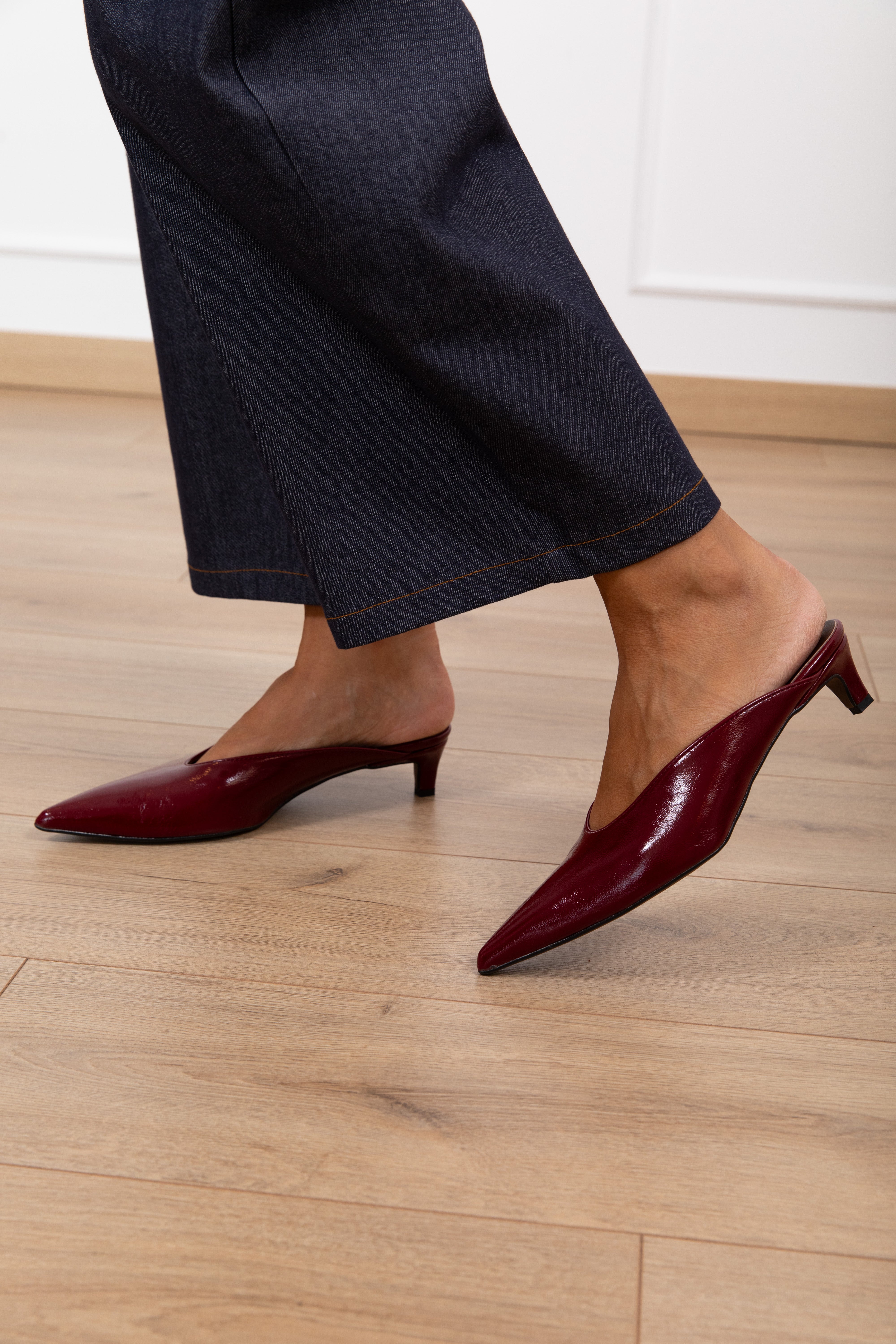 Sabot a punta con tacco basso Divine Follie