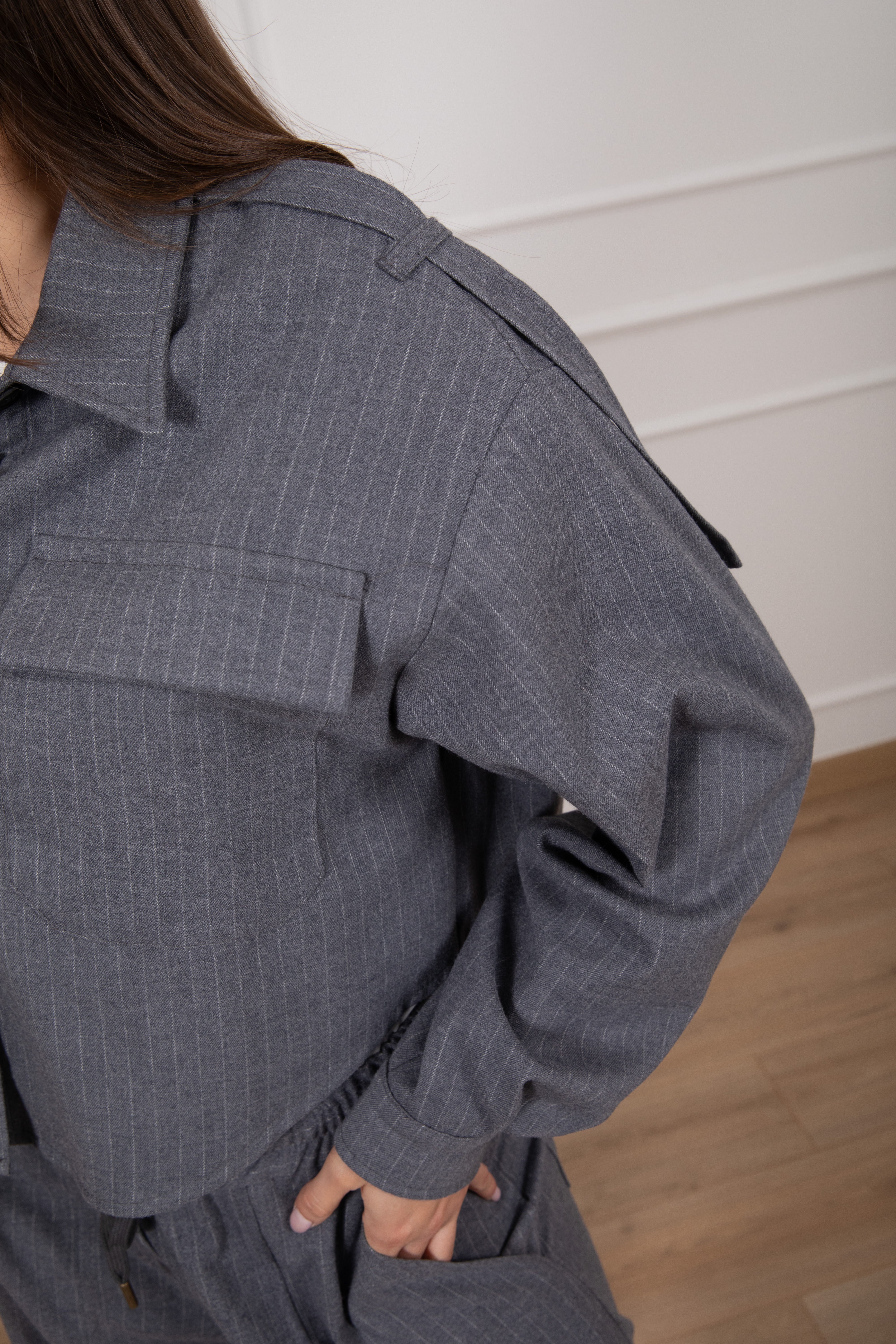 Camicia cropped gessata Tensione IN
