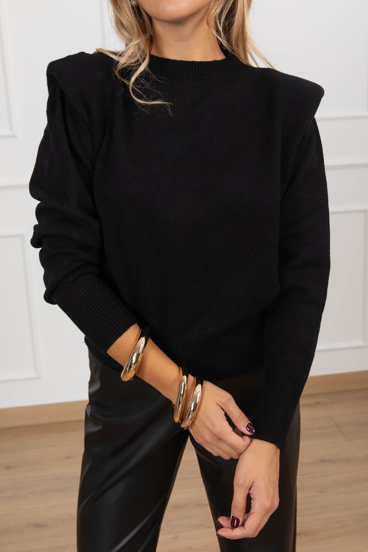 Pull girocollo con spallina imbottita variante nero Haveone