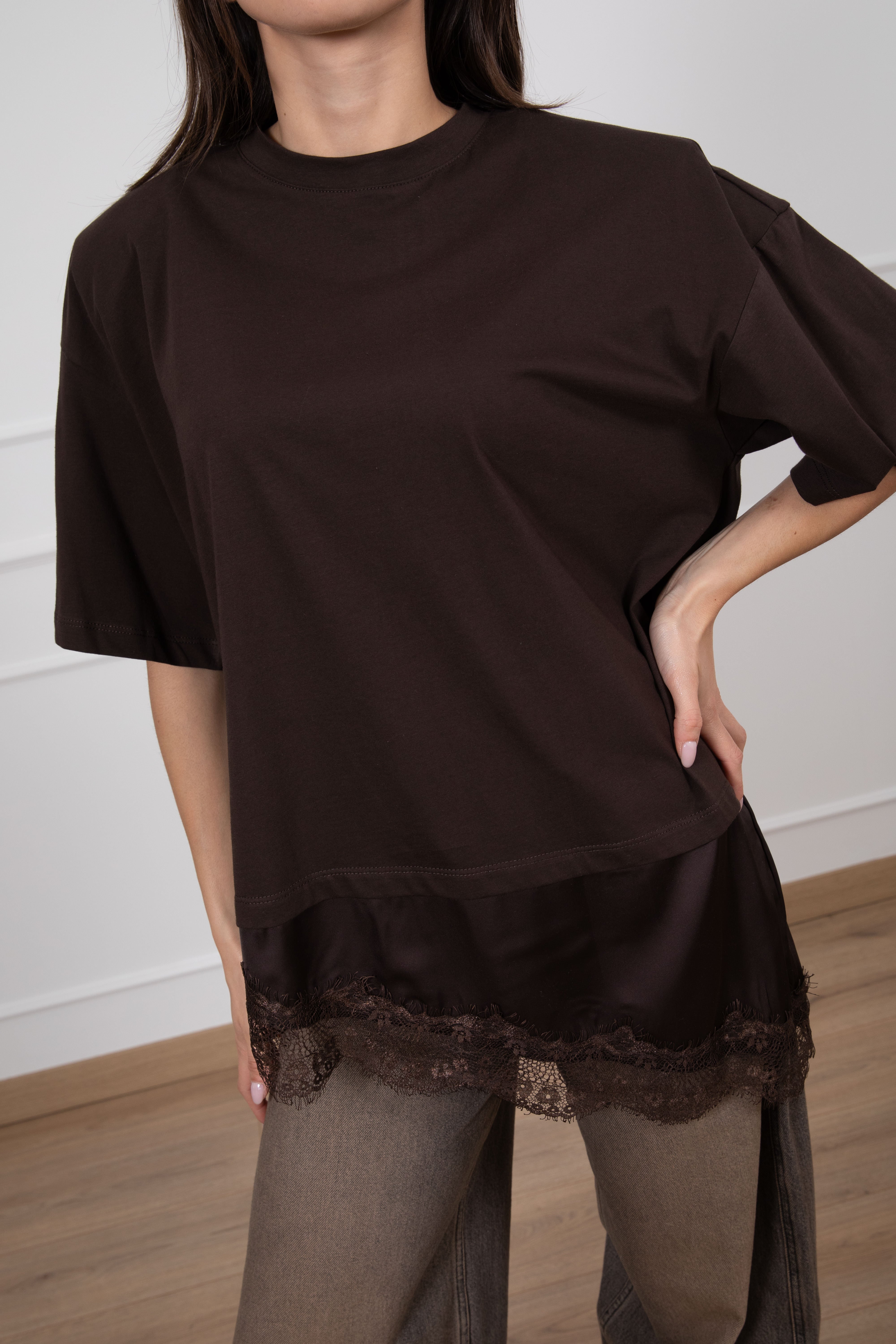 T-shirt spallina imbottita con fondo lingerie Tensione IN