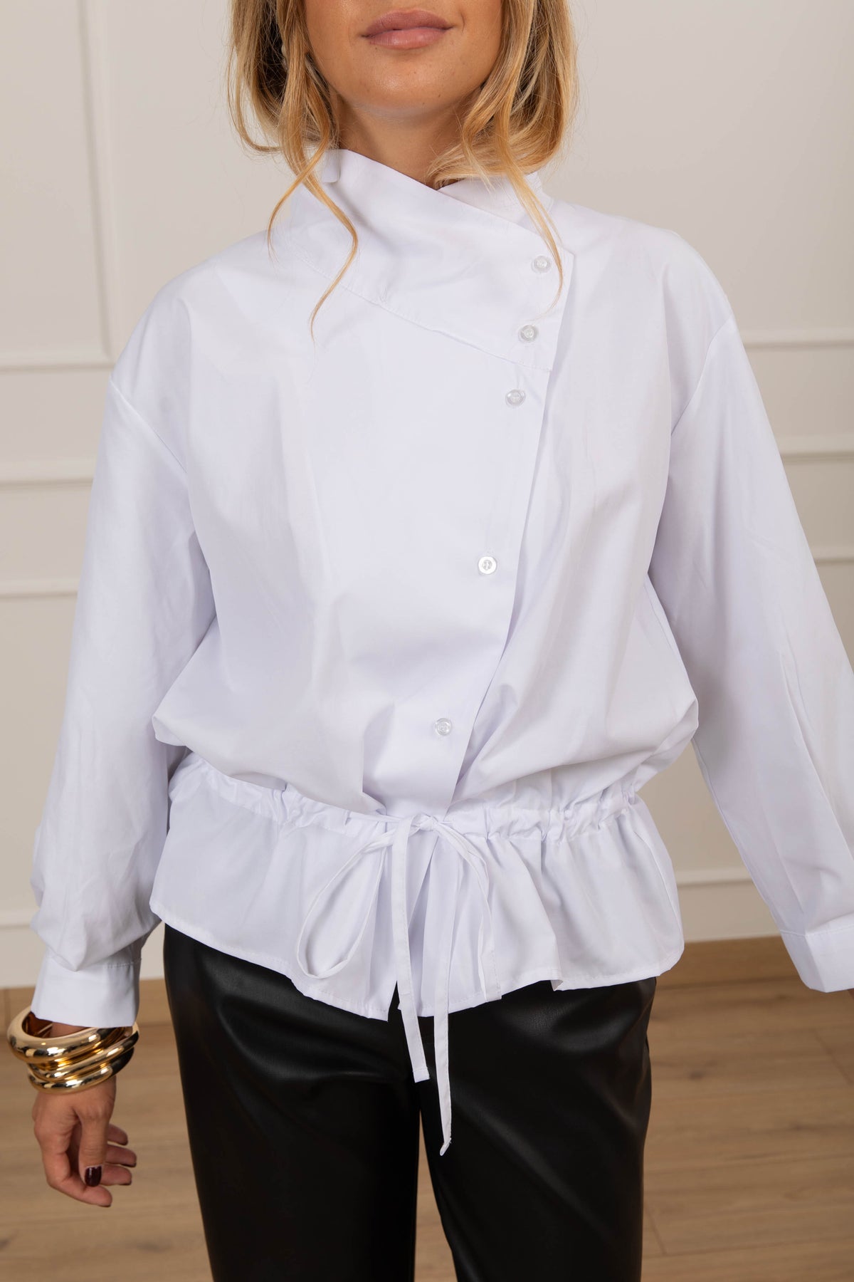 Camicia con bottoni spostati e coulisse Tensione IN