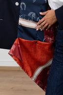 Giacca doppio-petto con foulard fantasia ferro di cavallo Tensione IN