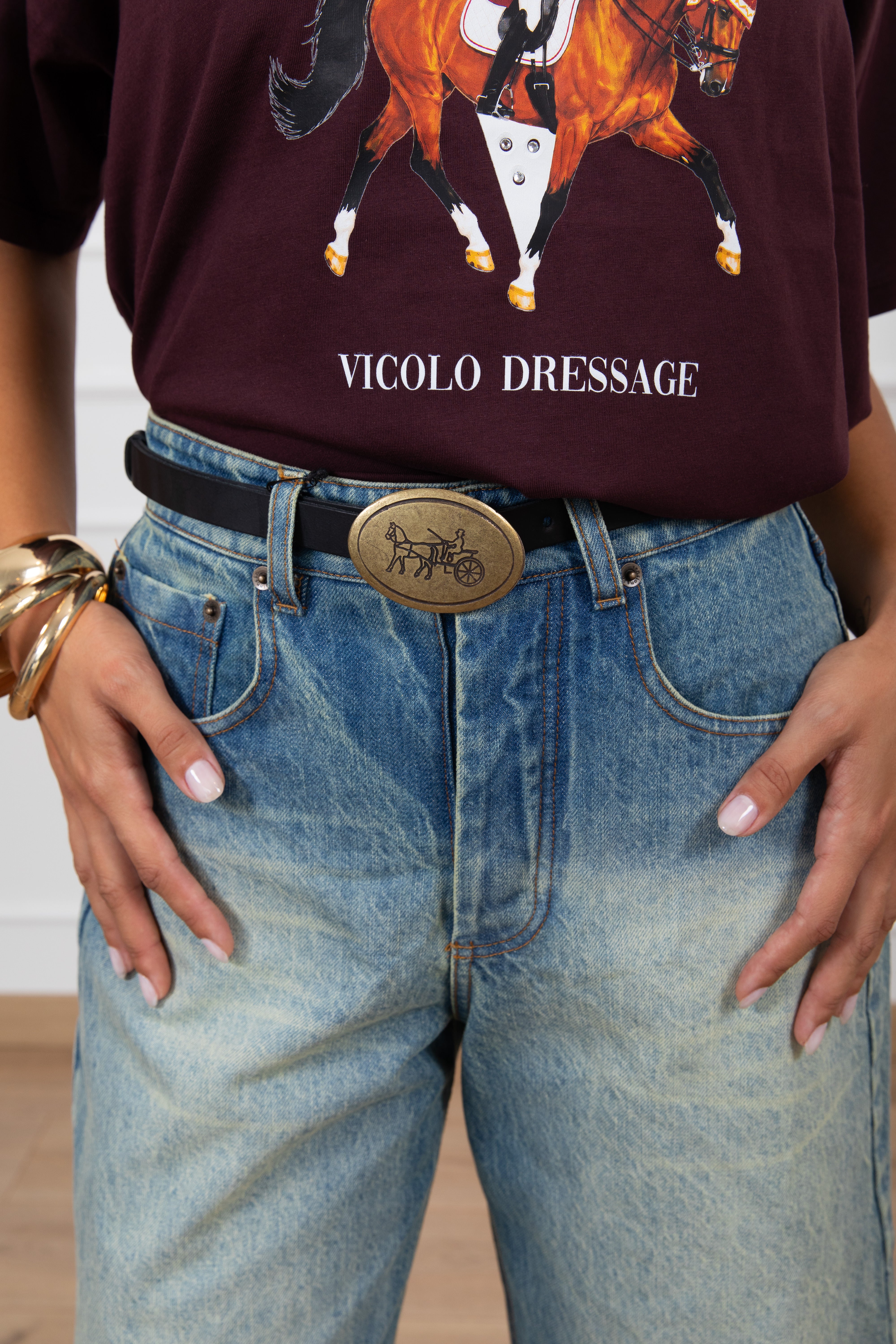 Jeans fondo sfrangiato con cintura placca Tensione IN