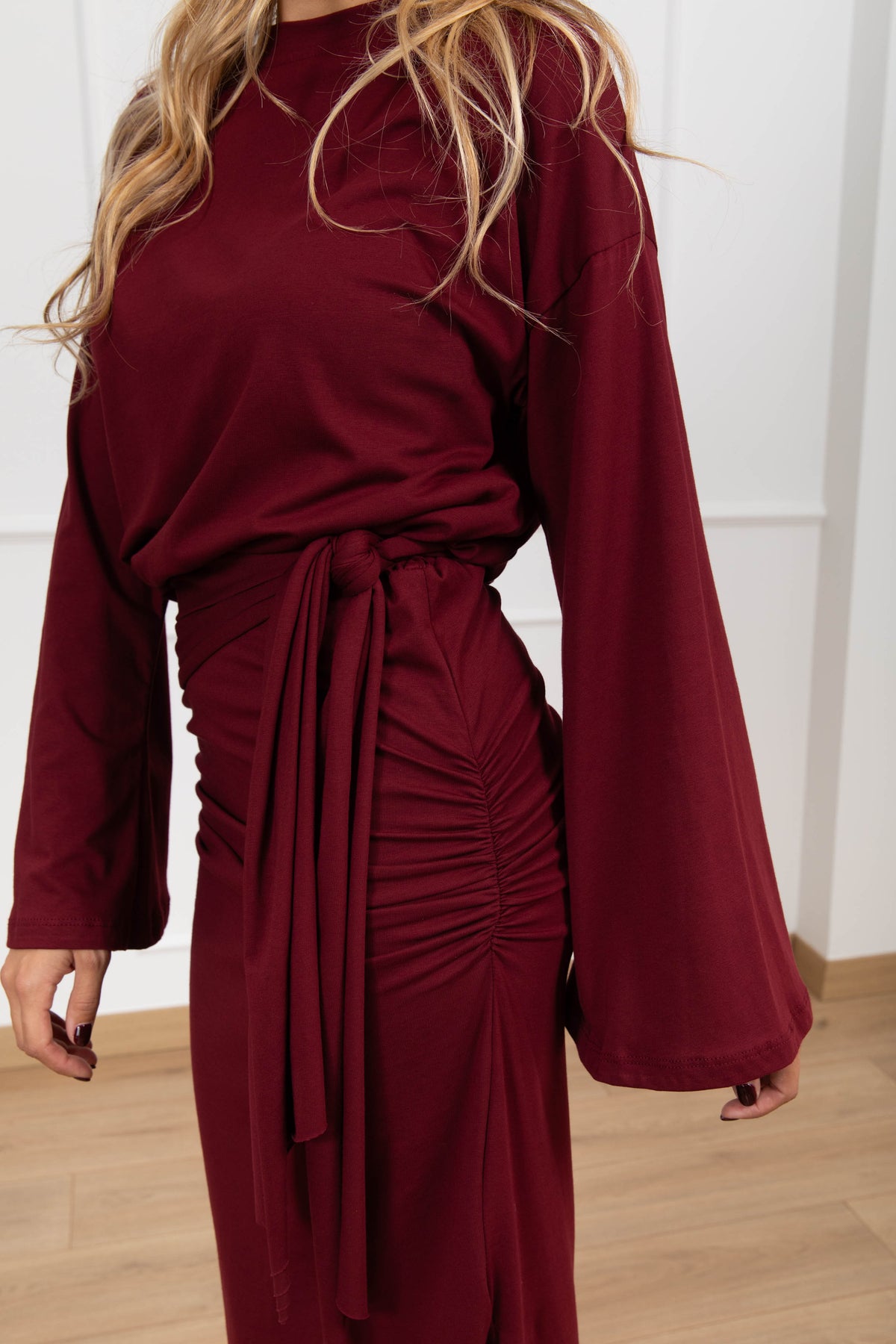 Abito t-shirt lungo con nodo e manica ampia variante bordeaux Haveone