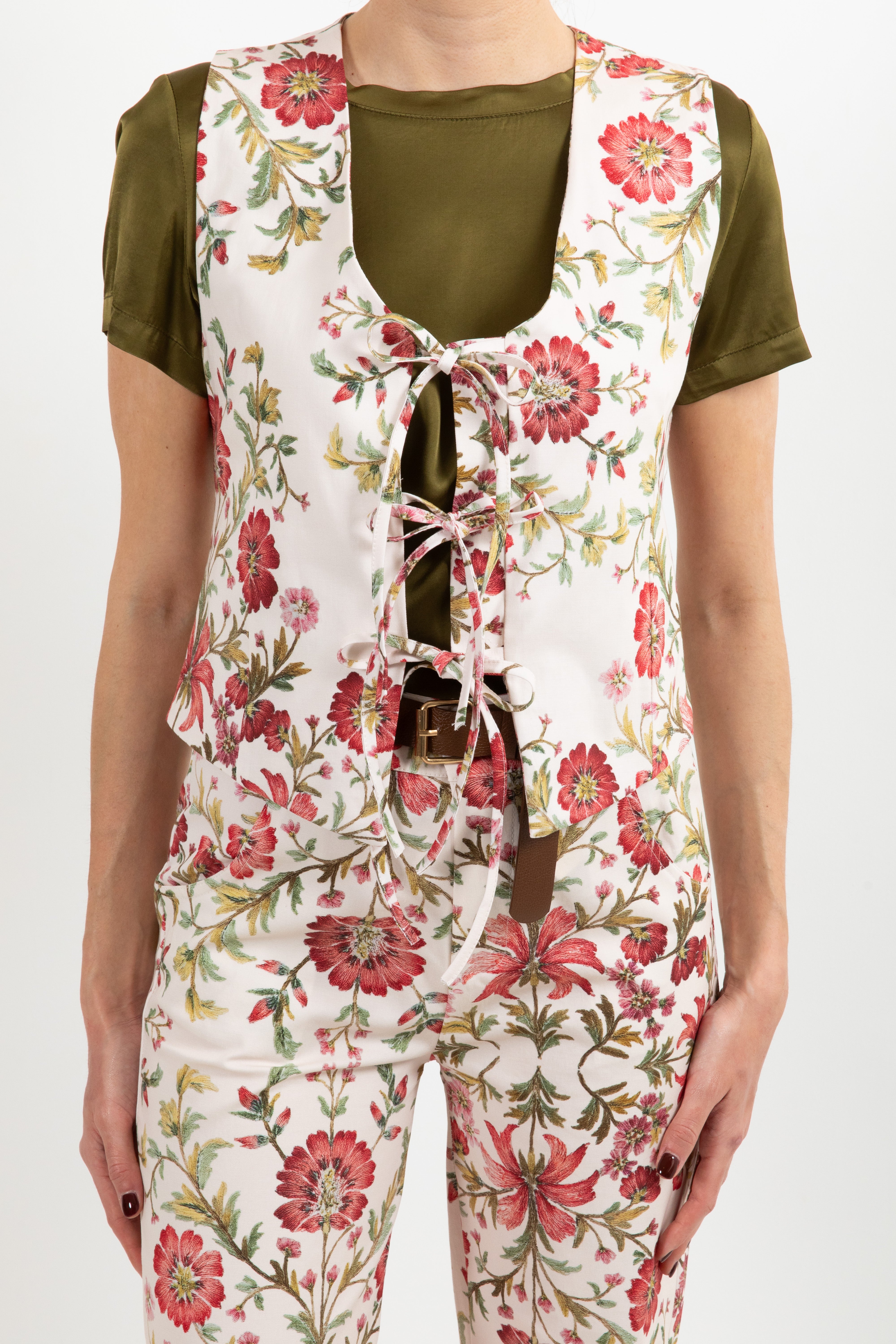 Gilet in cotone con lacci fantasia gerani rossi ViCOLO
