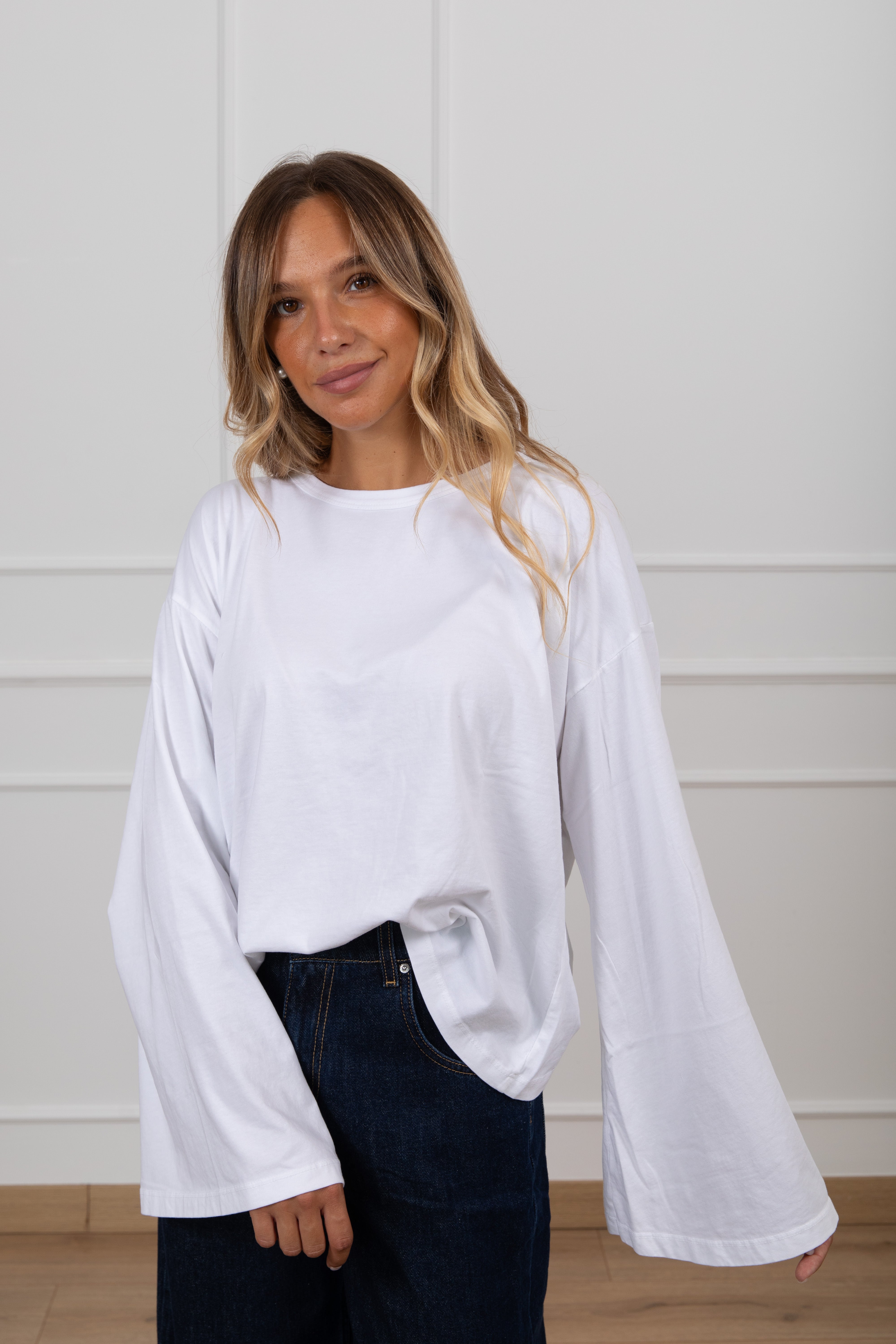 T-shirt scatoletta con manica svasata Haveone