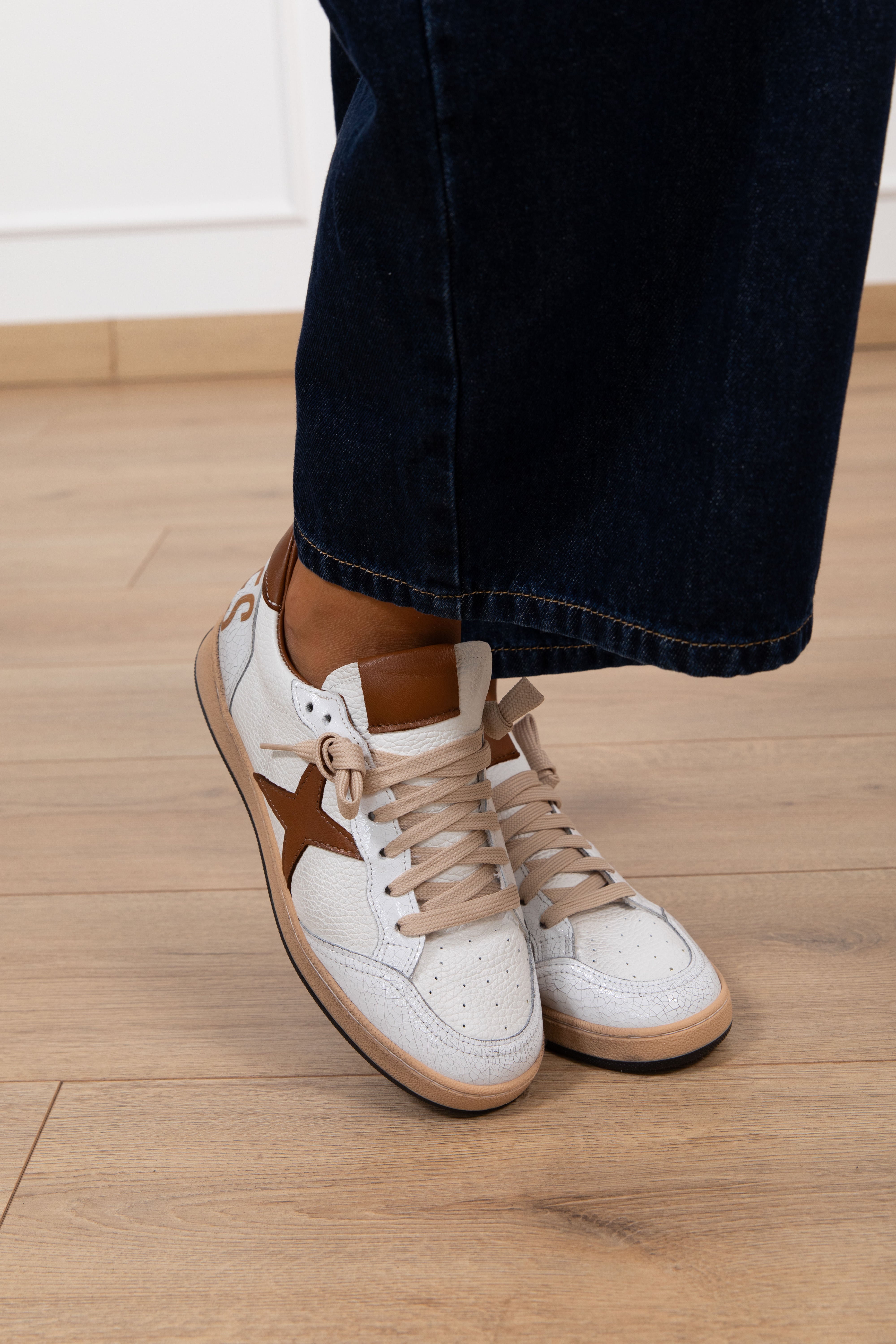 Sneakers "Good vibes" in pelle variante cuoio Divine Follie