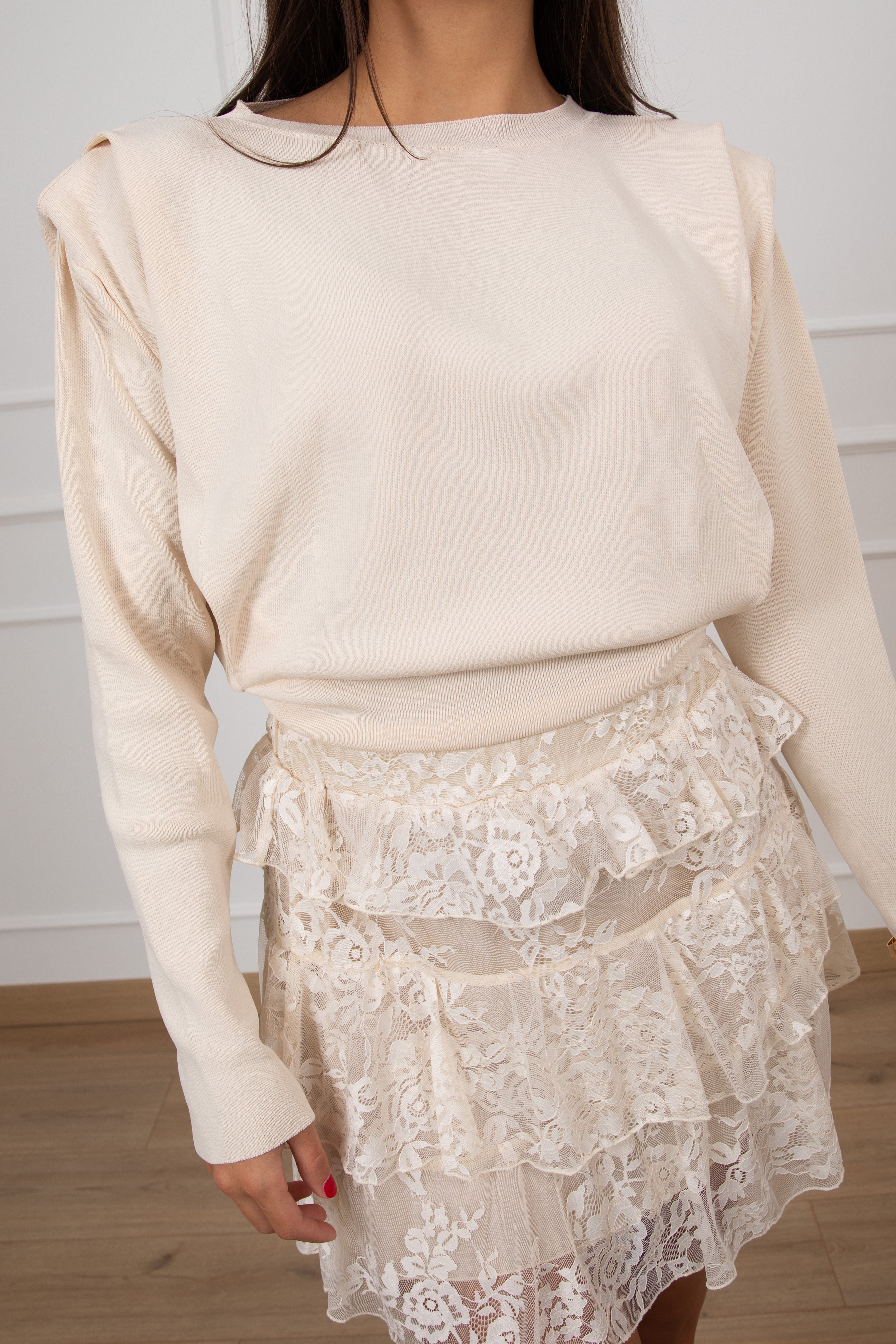 Maglia in viscosa con spallina imbottita e ripresa ViCOLO