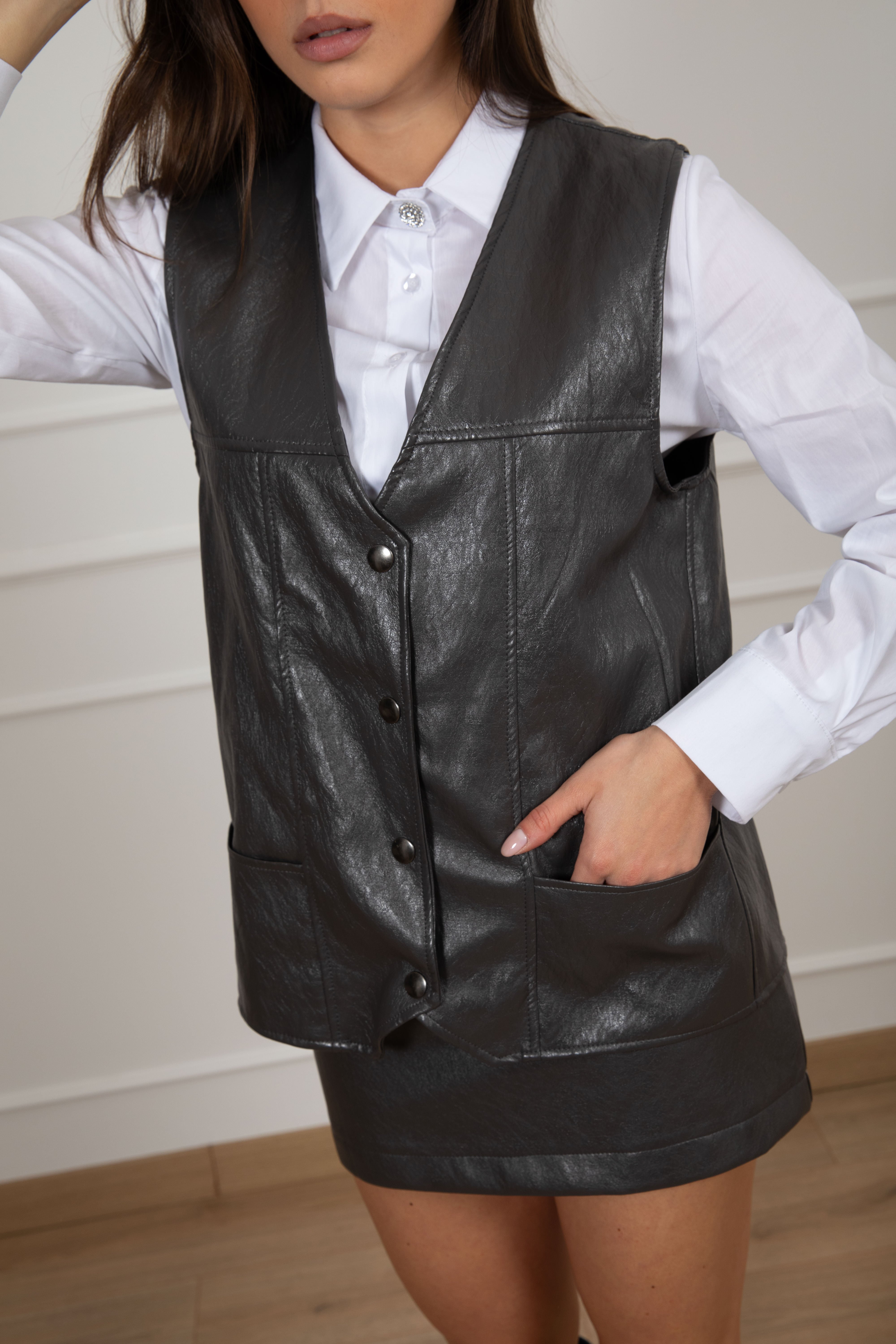 Gilet in eco-pelle con tasche ViCOLO