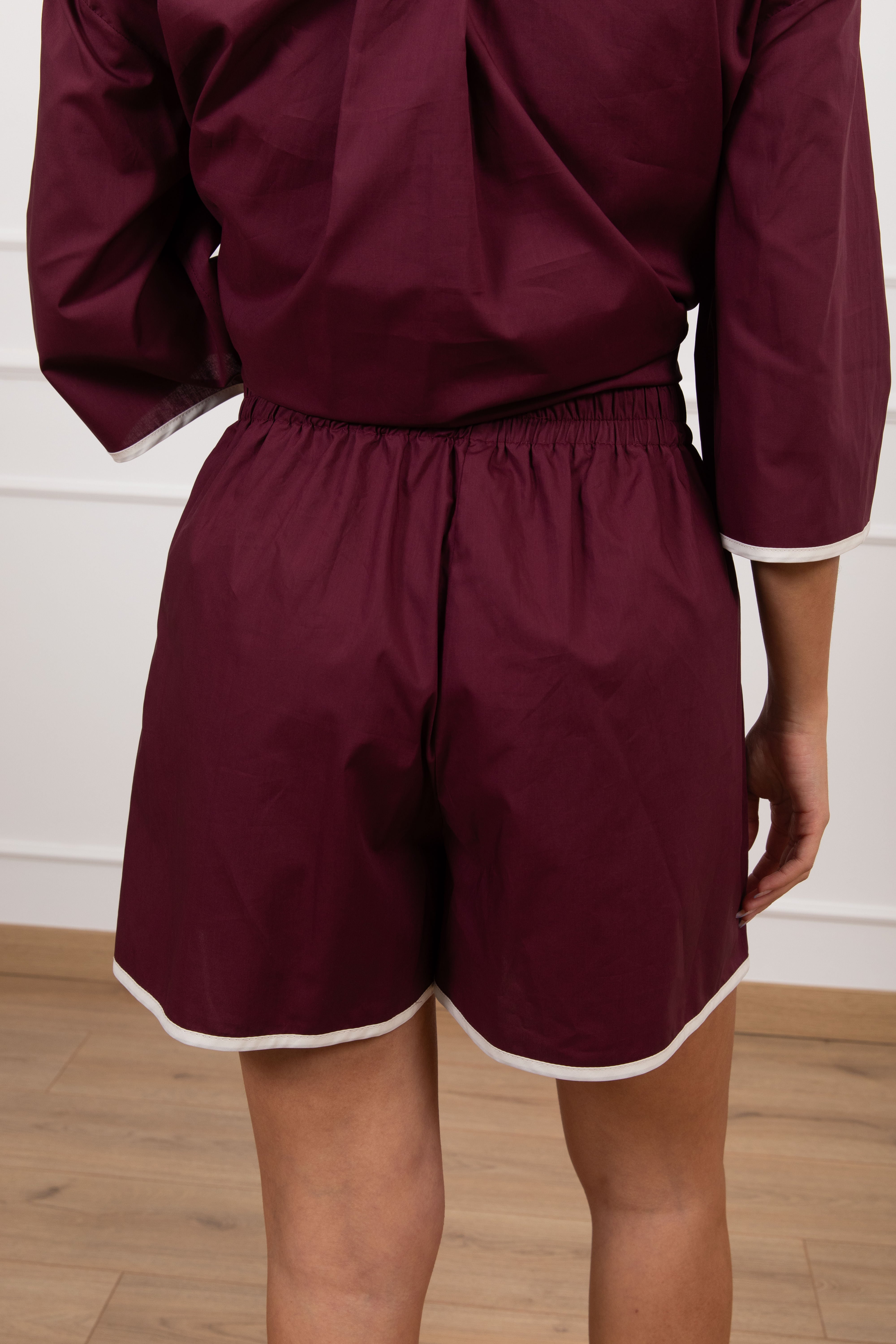 Shorts con profili a contrasto ViCOLO